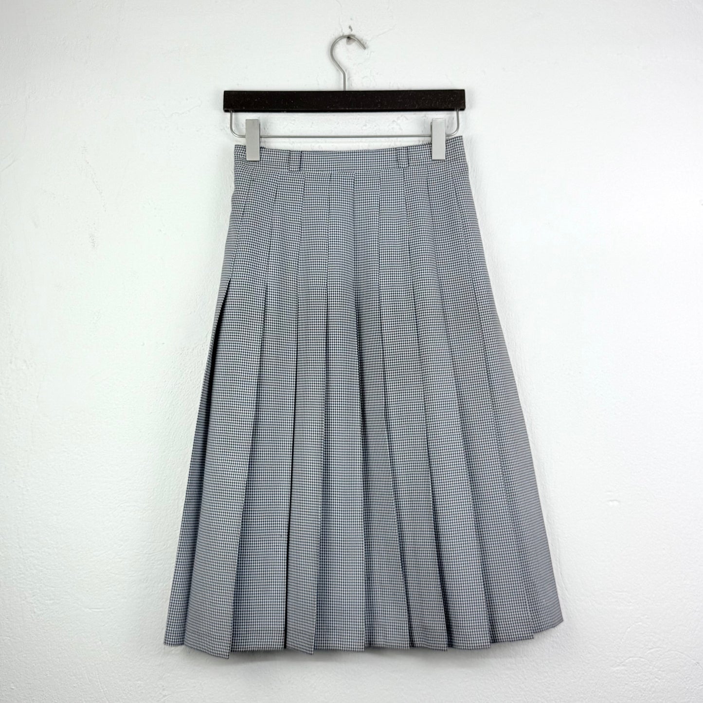 Kuratierter Vintage Onlineshop nachhaltige Secondhand Kleidung online kaufen, Online Shop Vintage, Vintage Online Shop, Second Hand Online Shop, gebraucht, zweite Hand, reused, preloved, Y2K, thriftshop, thriftstore, thrifting, thrift shop, thrift store
