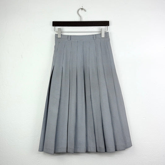 Kuratierter Vintage Onlineshop nachhaltige Secondhand Kleidung online kaufen, Online Shop Vintage, Vintage Online Shop, Second Hand Online Shop, gebraucht, zweite Hand, reused, preloved, Y2K, thriftshop, thriftstore, thrifting, thrift shop, thrift store