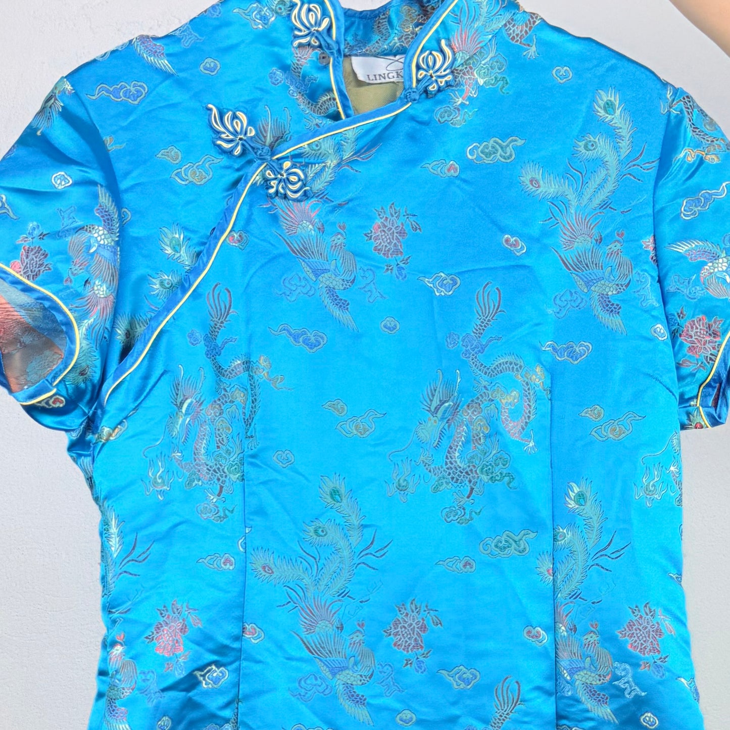 Kuratierter Vintage Onlineshop nachhaltige Secondhand Kleidung online kaufen, Online Shop Vintage, Vintage Online Shop, Second Hand Online Shop, gebraucht, zweite Hand, reused, preloved, Y2K, thriftshop, thriftstore, thrifting, thrift shop, thrift store, Cheongsam, Seide, Traditionell