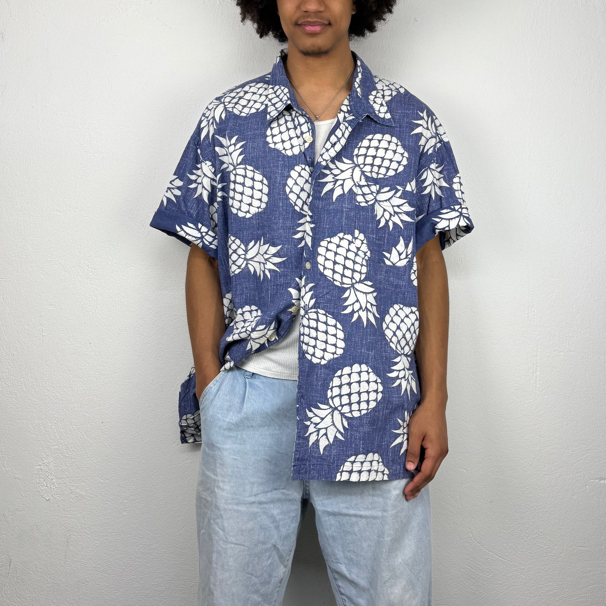 Kuratierter Vintage Onlineshop nachhaltige Secondhand Kleidung online kaufen, Online Shop Vintage, Vintage Online Shop, Second Hand Online Shop, gebraucht, zweite Hand, reused, preloved, Y2K, thriftshop, thriftstore, thrifting, thrift shop, thrift store