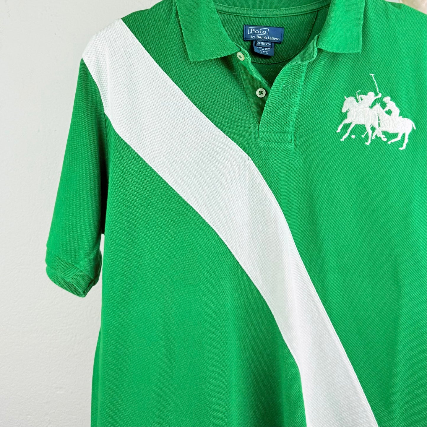 Kuratierter Vintage Onlineshop nachhaltige Secondhand Kleidung online kaufen, Online Shop Vintage, Vintage Online Shop, Second Hand Online Shop, gebraucht, zweite Hand, reused, preloved, Y2K, thriftshop, thriftstore, thrifting, thrift shop, thrift store