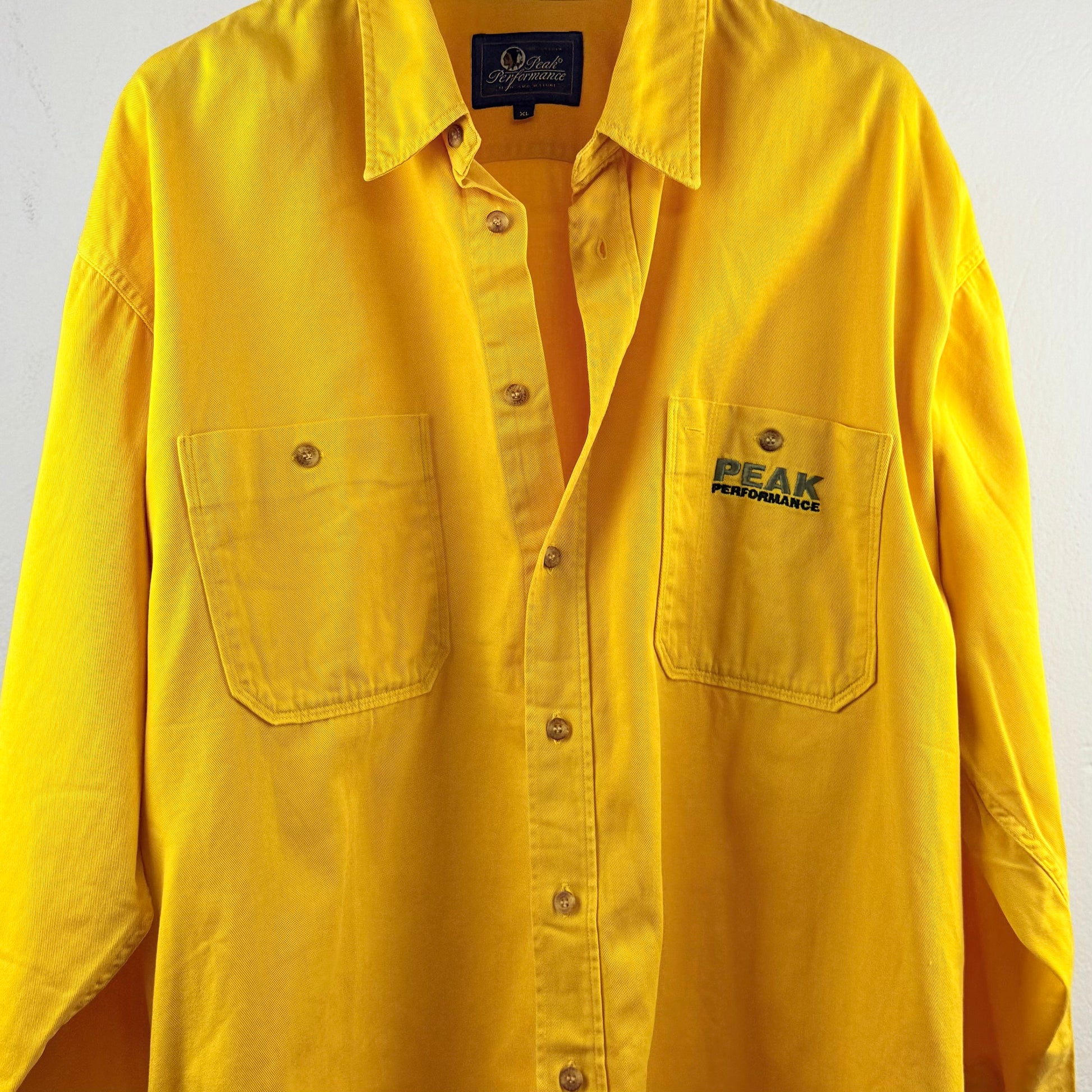 Kuratierter Vintage Onlineshop nachhaltige Secondhand Kleidung online kaufen, Online Shop Vintage, Vintage Online Shop, Second Hand Online Shop, gebraucht, zweite Hand, reused, preloved, Y2K, thriftshop, thriftstore, thrifting, thrift shop, thrift store