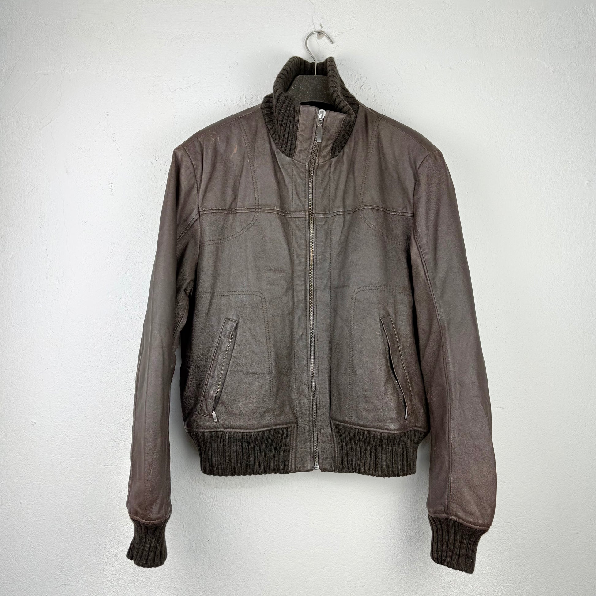 Kuratierter Vintage Onlineshop nachhaltige Secondhand Kleidung online kaufen, Online Shop Vintage, Vintage Online Shop, Second Hand Online Shop, gebraucht, zweite Hand, reused, preloved, Y2K, thriftshop, thriftstore, thrifting, thrift shop, thrift store