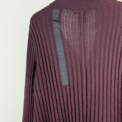 Kuratierter Vintage Onlineshop nachhaltige Secondhand Kleidung online kaufen, Online Shop Vintage, Vintage Online Shop, Second Hand Online Shop, gebraucht, zweite Hand, reused, preloved, Y2K, thriftshop, thriftstore, thrifting, thrift shop, thrift store, Asymmetrisch, Strick, Zipper, Retro