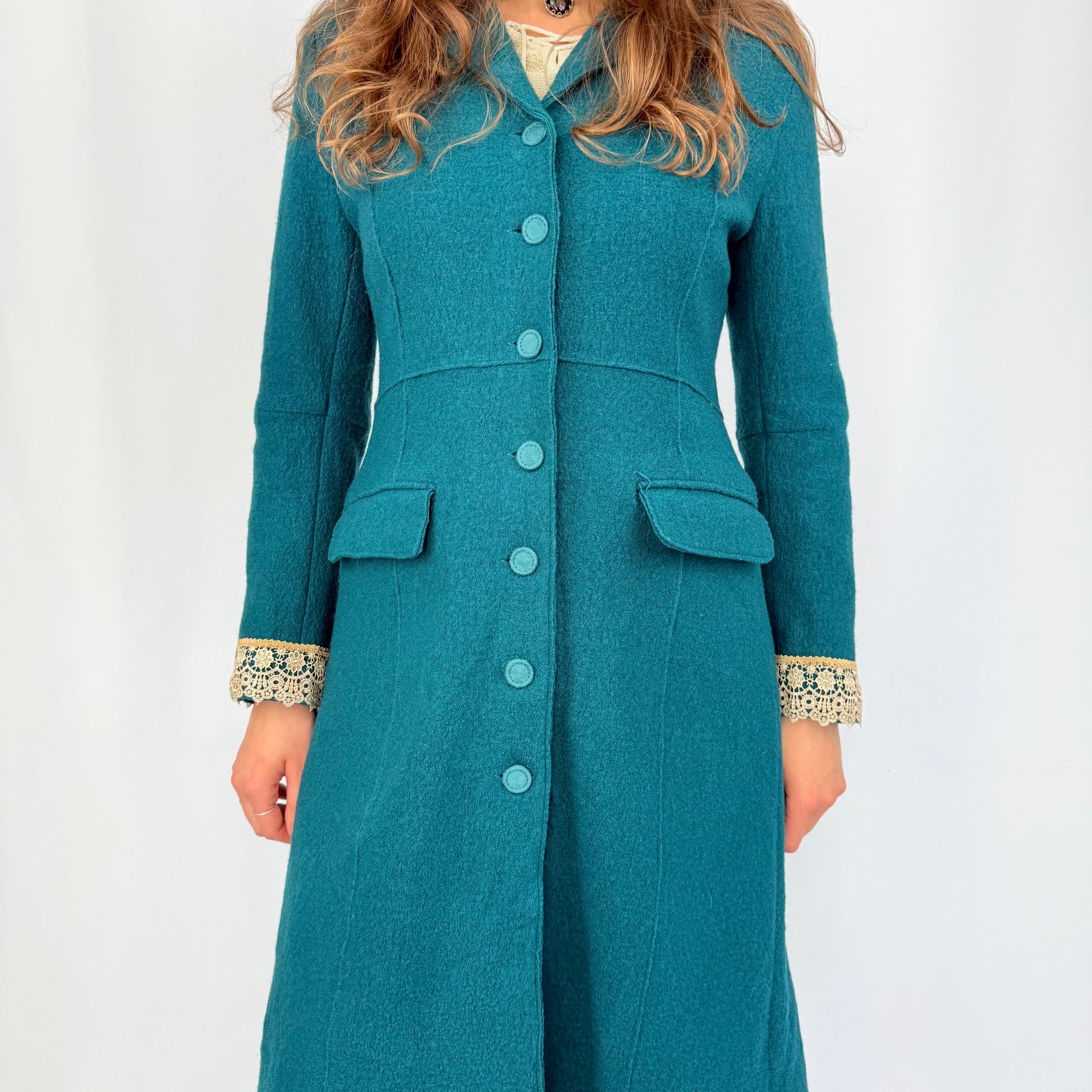 Kuratierter Vintage Onlineshop nachhaltige Secondhand Kleidung online kaufen, Online Shop Vintage, Vintage Online Shop, Second Hand Online Shop, gebraucht, zweite Hand, reused, preloved, Y2K, thriftshop, thriftstore, thrifting, thrift shop, thrift store, Classic, Cozy, Warm, Elegant