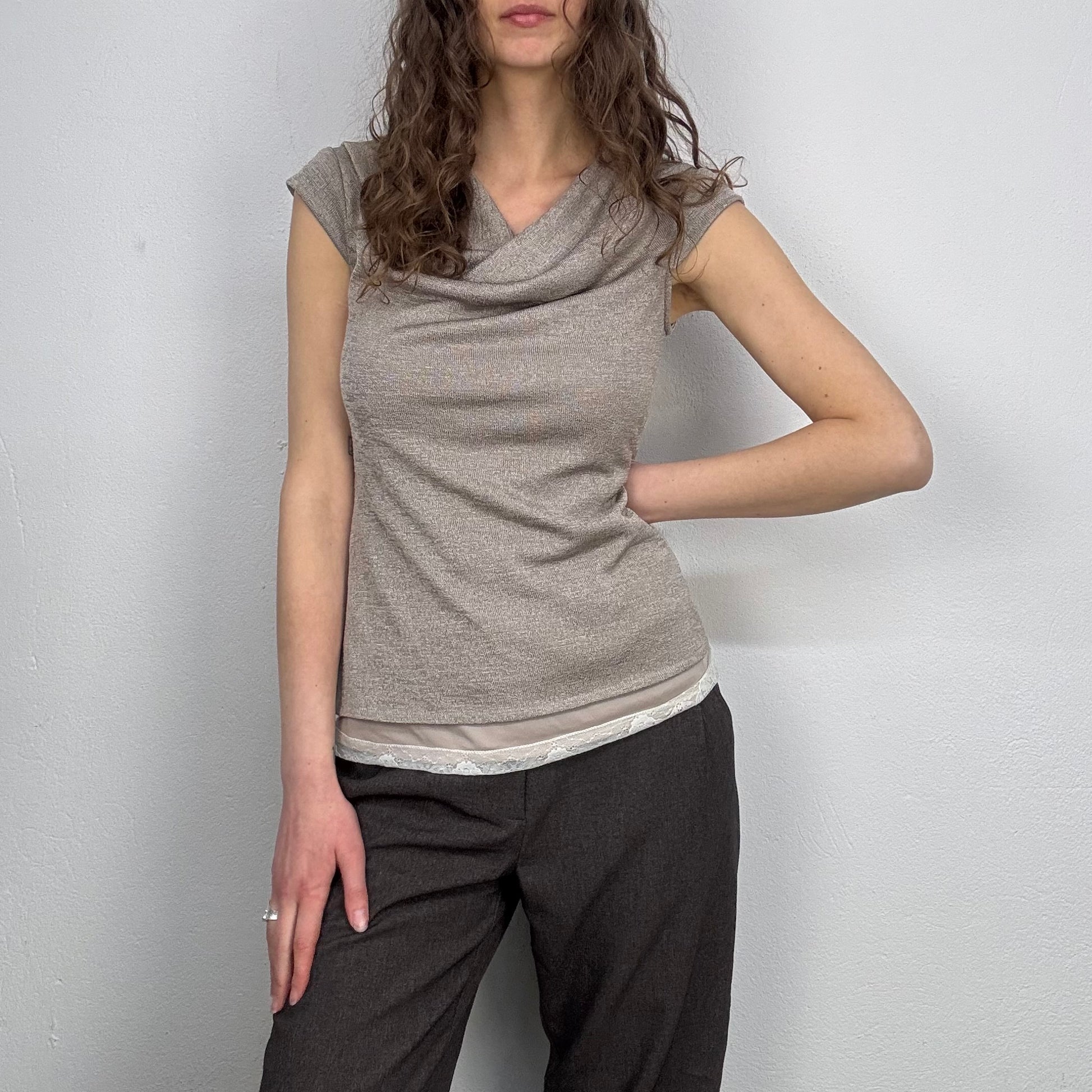 Kuratierter Vintage Onlineshop nachhaltige Secondhand Kleidung online kaufen, Online Shop Vintage, Vintage Online Shop, Second Hand Online Shop, gebraucht, zweite Hand, reused, preloved, Y2K, thriftshop, thriftstore, thrifting, thrift shop, thrift store