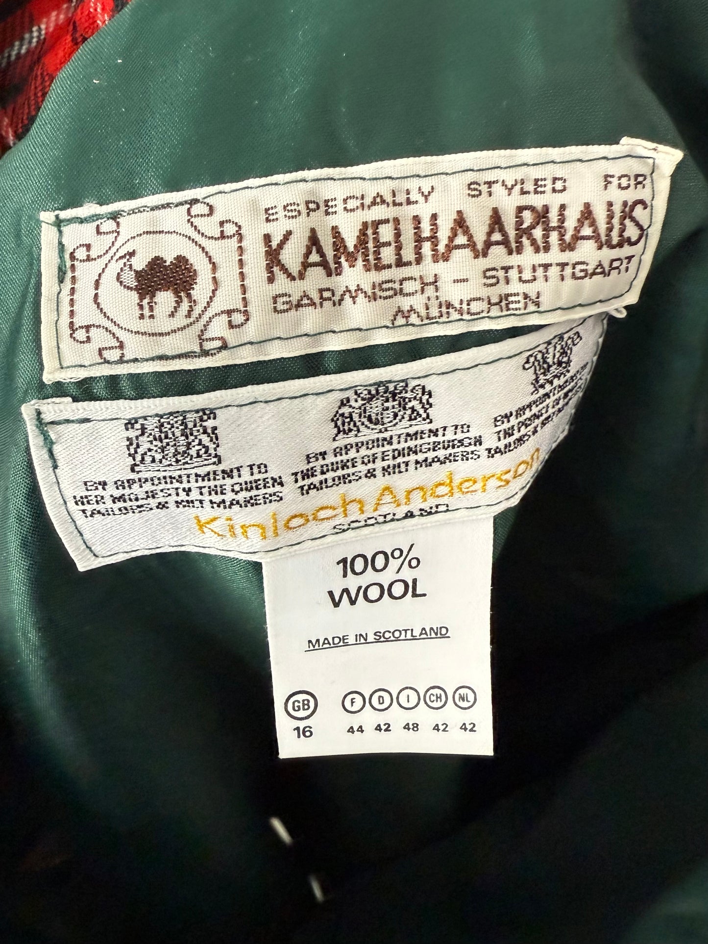 Kuratierter Vintage Onlineshop nachhaltige Secondhand Kleidung online kaufen, Online Shop Vintage, Vintage Online Shop, Second Hand Online Shop, gebraucht, zweite Hand, reused, preloved, Y2K, thriftshop, thriftstore, thrifting, thrift shop, thrift store