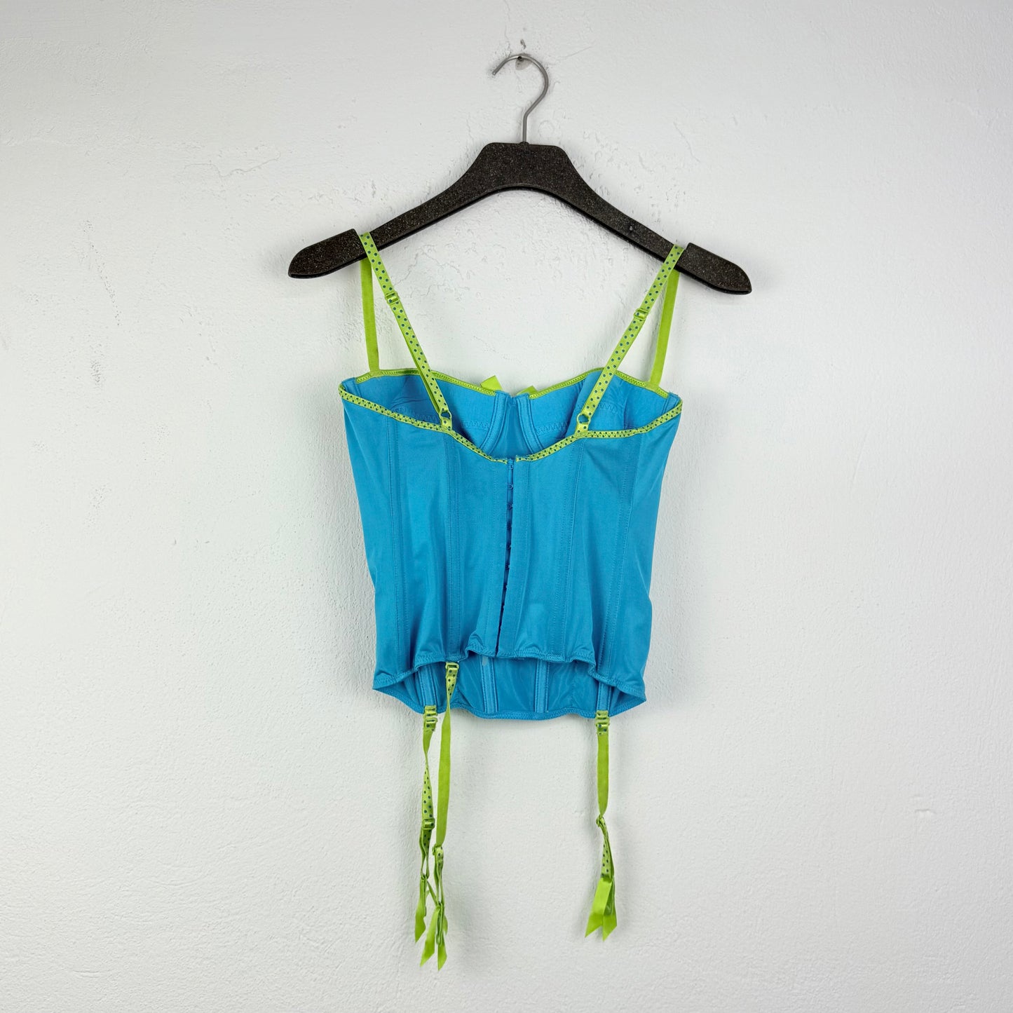 Kuratierter Vintage Onlineshop nachhaltige Secondhand Kleidung online kaufen, Online Shop Vintage, Vintage Online Shop, Second Hand Online Shop, gebraucht, zweite Hand, reused, preloved, Y2K, thriftshop, thriftstore, thrifting, thrift shop, thrift store