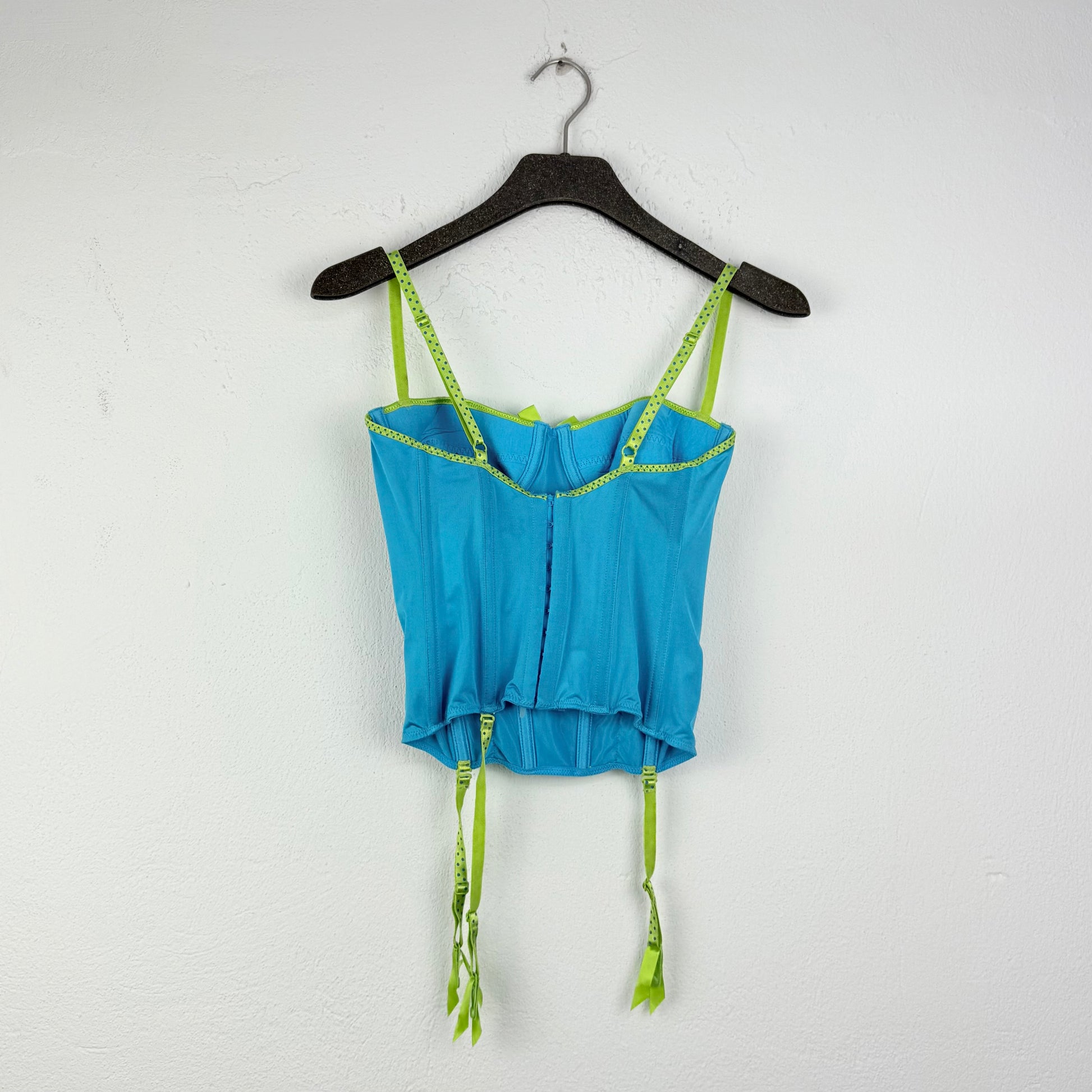 Kuratierter Vintage Onlineshop nachhaltige Secondhand Kleidung online kaufen, Online Shop Vintage, Vintage Online Shop, Second Hand Online Shop, gebraucht, zweite Hand, reused, preloved, Y2K, thriftshop, thriftstore, thrifting, thrift shop, thrift store