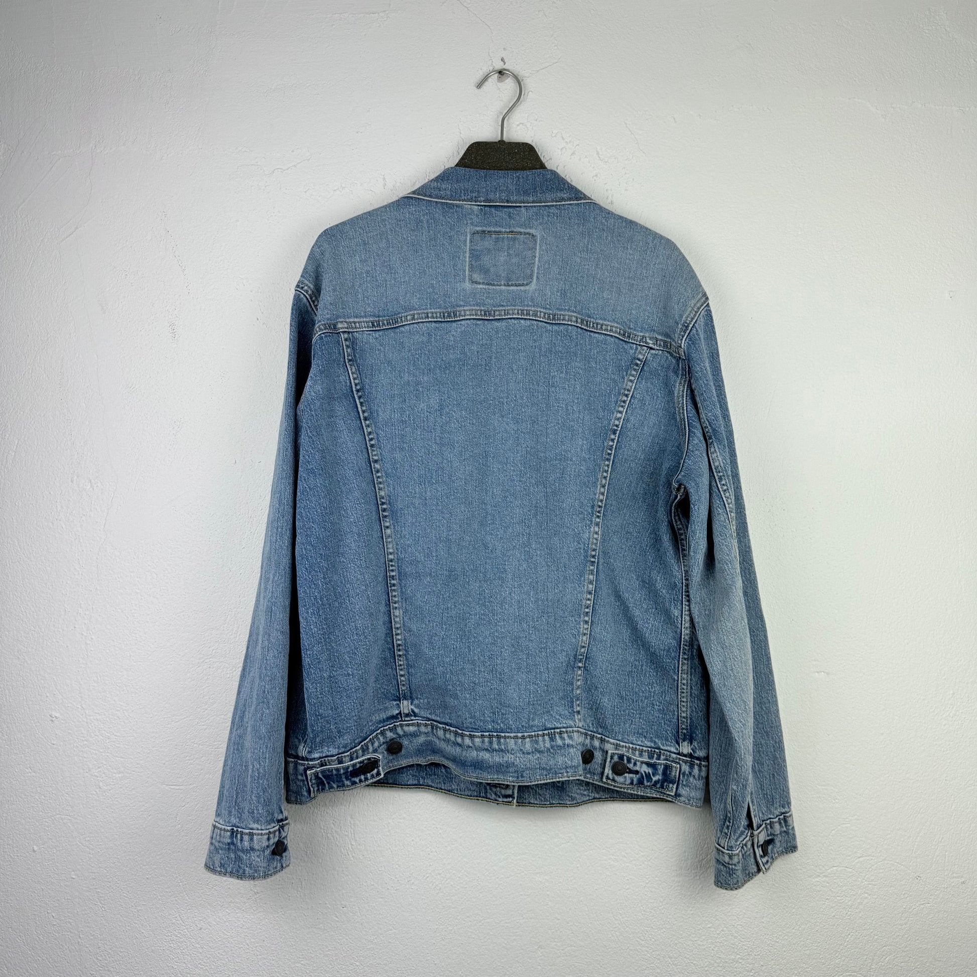 Kuratierter Vintage Onlineshop nachhaltige Secondhand Kleidung online kaufen, Online Shop Vintage, Vintage Online Shop, Second Hand Online Shop, gebraucht, zweite Hand, reused, preloved, Y2K, thriftshop, thriftstore, thrifting, thrift shop, thrift store