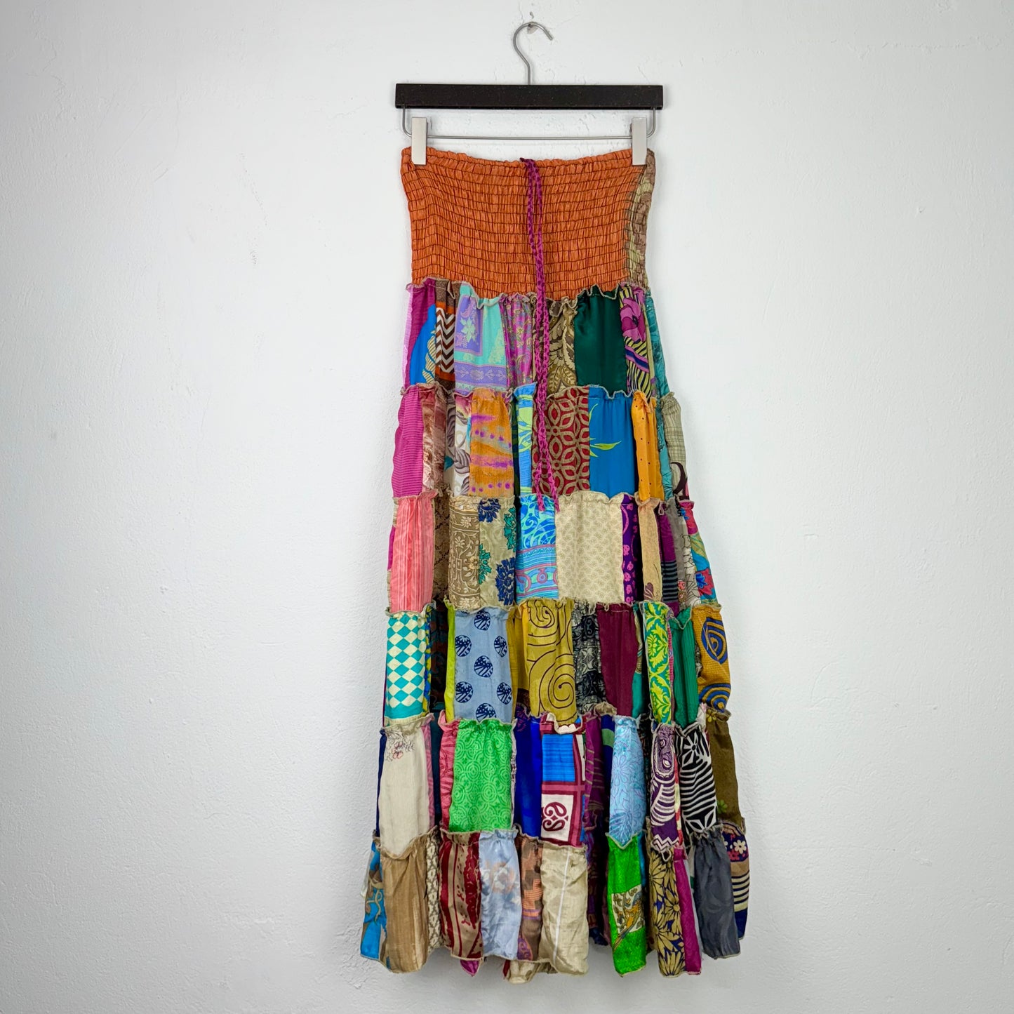 Kuratierter Vintage Onlineshop nachhaltige Secondhand Kleidung online kaufen, Online Shop Vintage, Vintage Online Shop, Second Hand Online Shop, gebraucht, zweite Hand, reused, preloved, Y2K, thriftshop, thriftstore, thrifting, thrift shop, thrift store