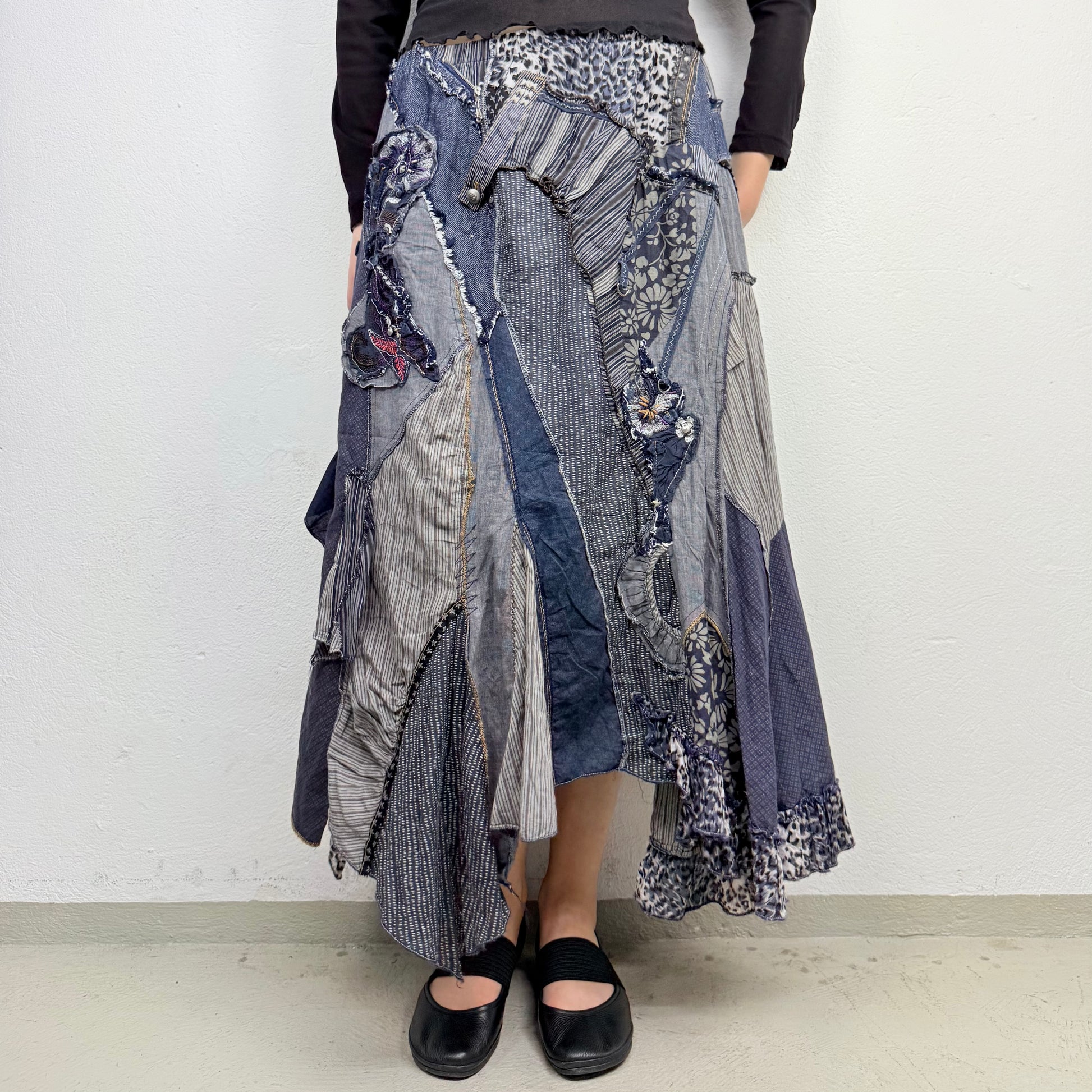 Kuratierter Vintage Onlineshop nachhaltige Secondhand Kleidung online kaufen, Online Shop Vintage, Vintage Online Shop, Second Hand Online Shop, gebraucht, zweite Hand, reused, preloved, Y2K, thriftshop, thriftstore, thrifting, thrift shop, thrift store, Retro,Alternative, Grunge, Patchwork