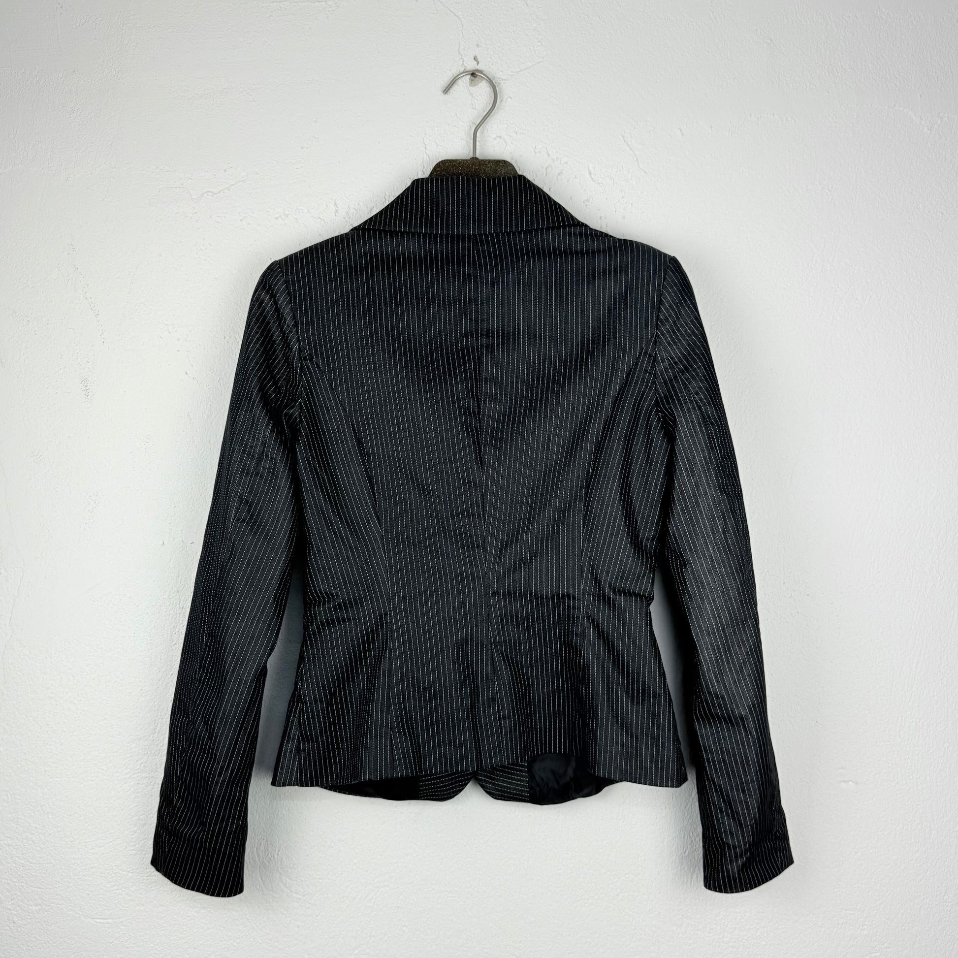Kuratierter Vintage Onlineshop nachhaltige Secondhand Kleidung online kaufen, Online Shop Vintage, Vintage Online Shop, Second Hand Online Shop, gebraucht, zweite Hand, reused, preloved, Y2K, thriftshop, thriftstore, thrifting, thrift shop, thrift store