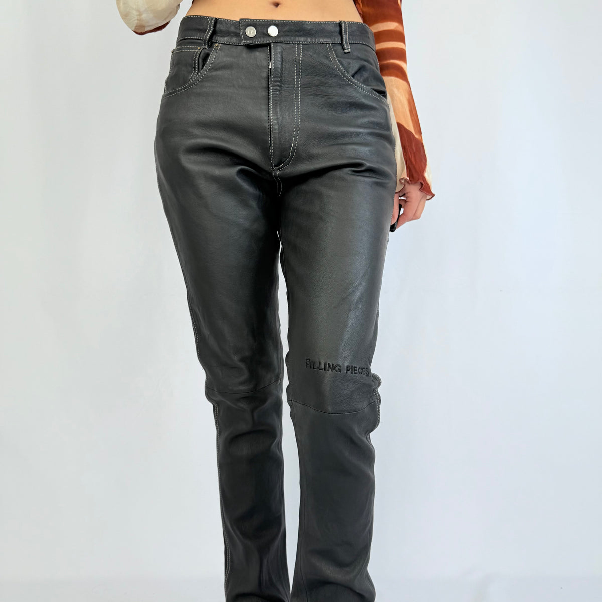 Kuratierter Vintage Onlineshop nachhaltige Secondhand Kleidung online kaufen, Online Shop Vintage, Vintage Online Shop, Second Hand Online Shop, gebraucht, zweite Hand, reused, preloved, Y2K, thriftshop, thriftstore, thrifting, thrift shop, thrift store, Leder, Retro, 60s