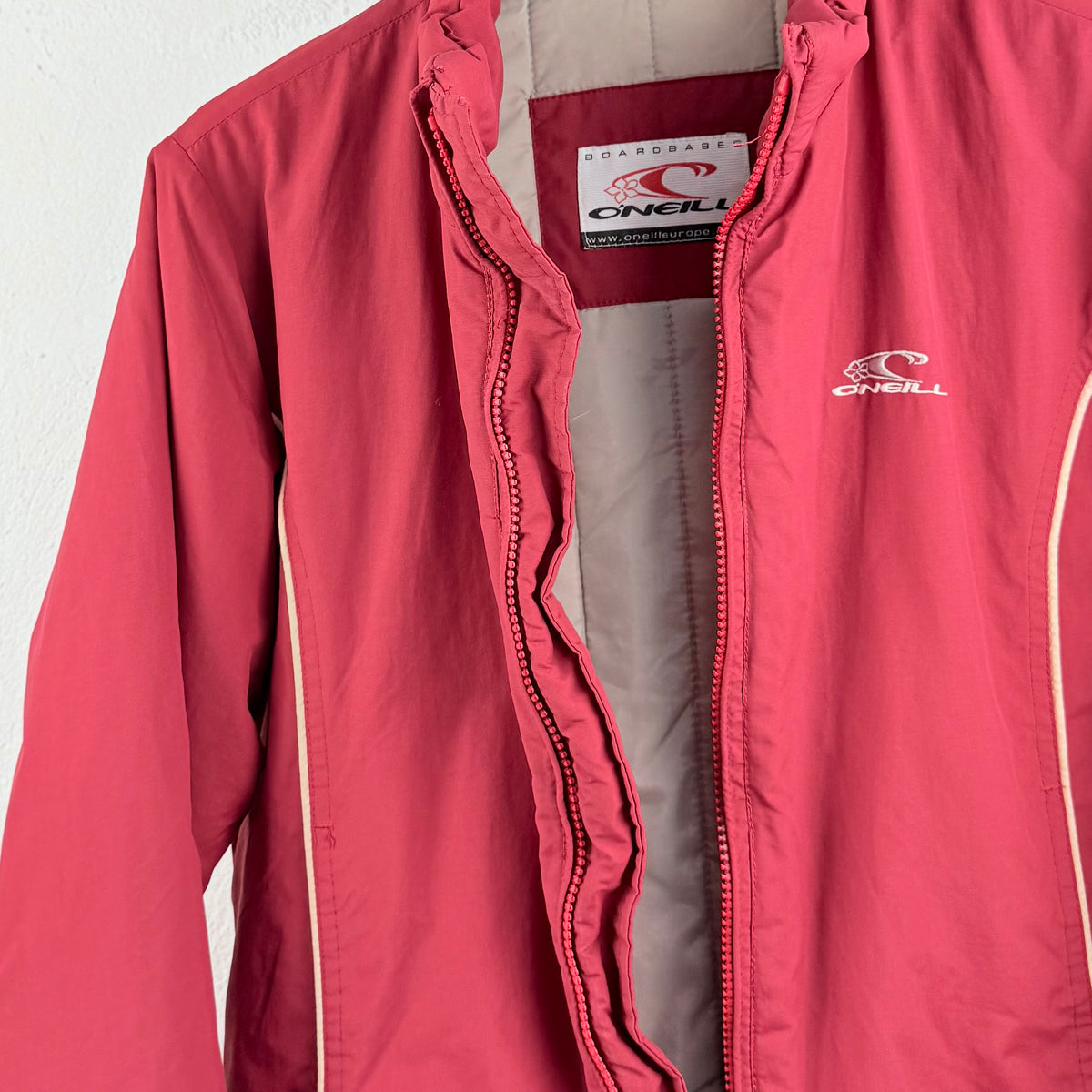Kuratierter Vintage Onlineshop nachhaltige Secondhand Kleidung online kaufen, Online Shop Vintage, Vintage Online Shop, Second Hand Online Shop, gebraucht, zweite Hand, reused, preloved, Y2K, thriftshop, thriftstore, thrifting, thrift shop, thrift store, Boardbabes, Snowboarding, Skijacke, Retro, Sporty