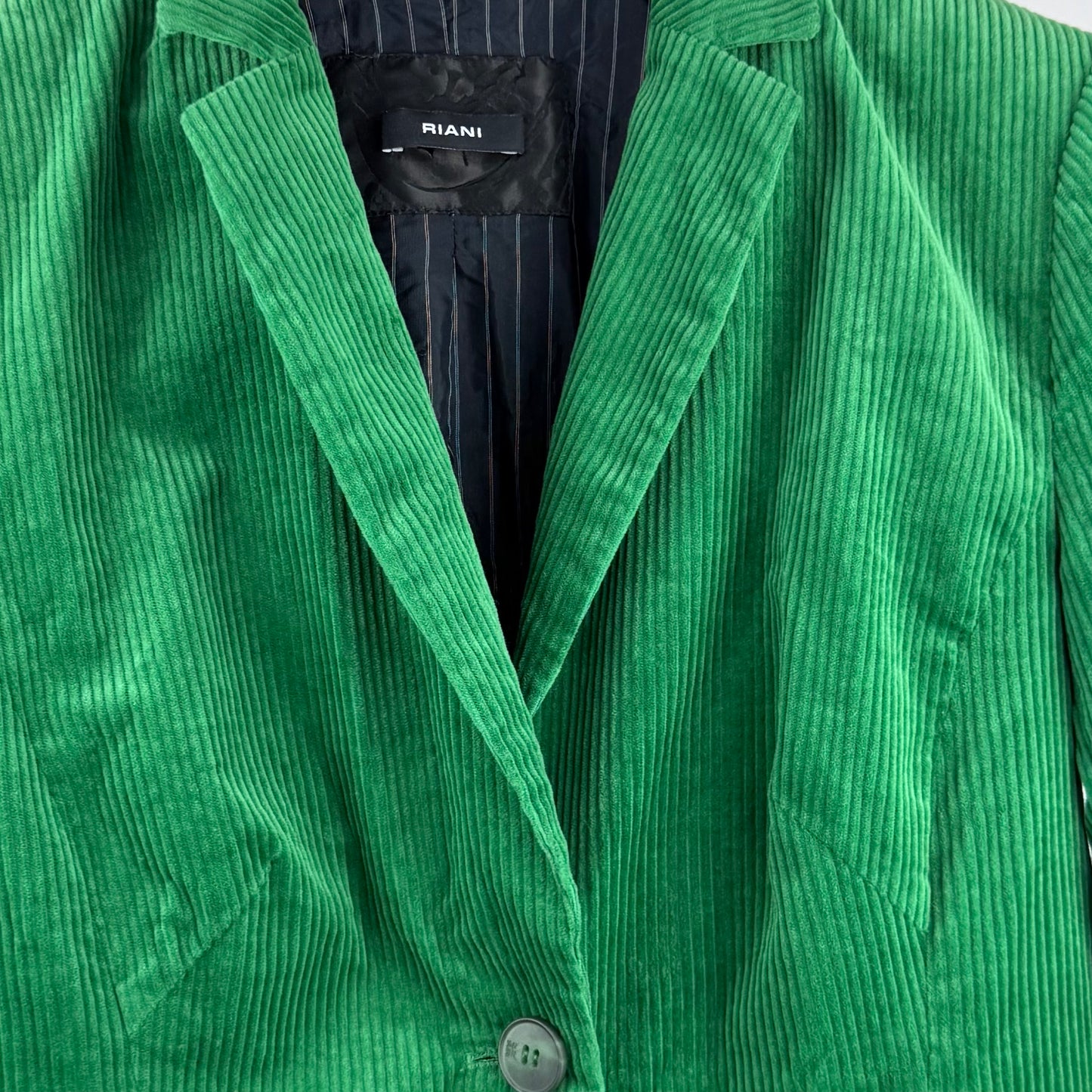 Kuratierter Vintage Onlineshop nachhaltige Secondhand Kleidung online kaufen, Online Shop Vintage, Vintage Online Shop, Second Hand Online Shop, gebraucht, zweite Hand, reused, preloved, Y2K, thriftshop, thriftstore, thrifting, thrift shop, thrift store