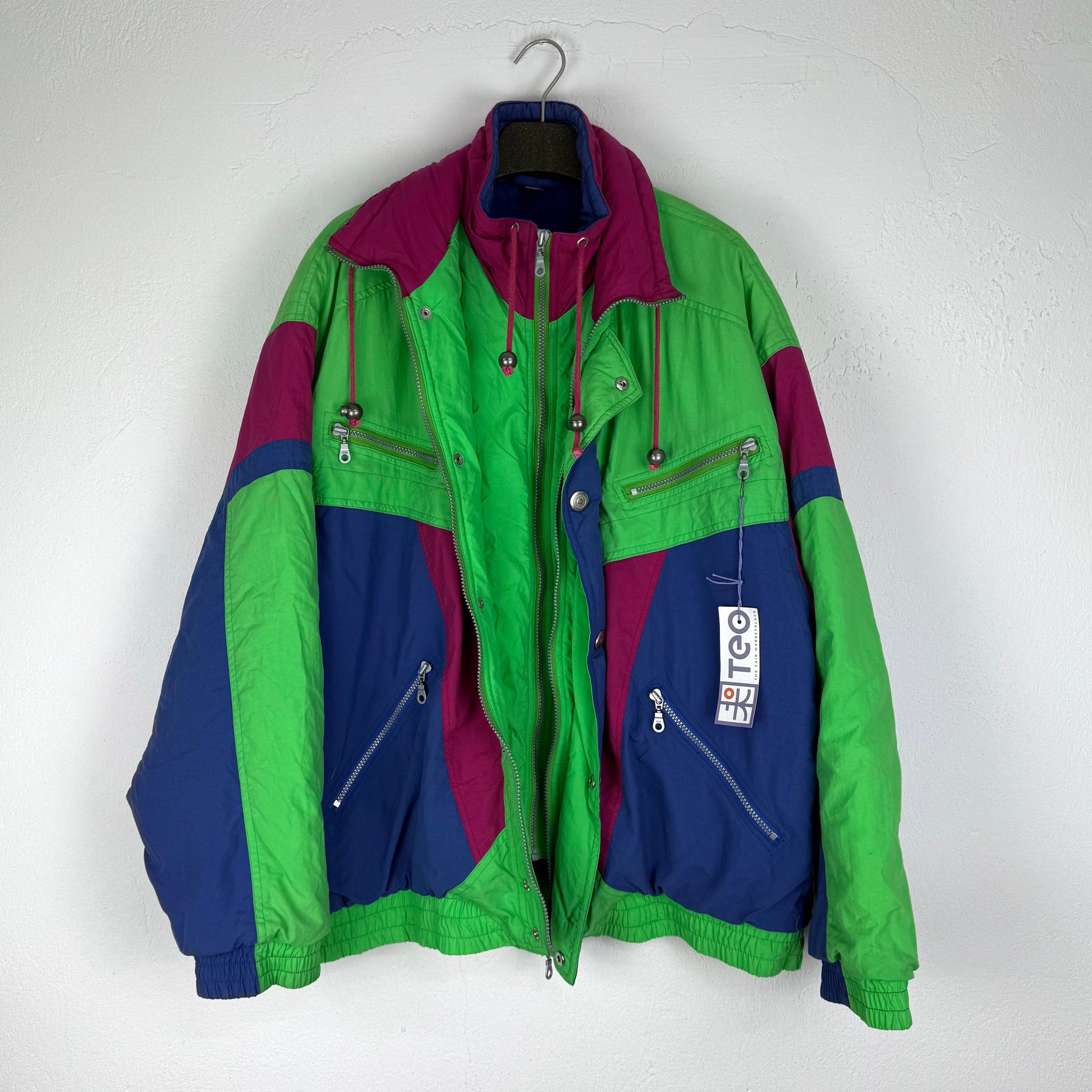 Kuratierter Vintage Onlineshop nachhaltige Secondhand Kleidung online kaufen, Online Shop Vintage, Vintage Online Shop, Second Hand Online Shop, gebraucht, zweite Hand, reused, preloved, Y2K, thriftshop, thriftstore, thrifting, thrift shop, thrift store