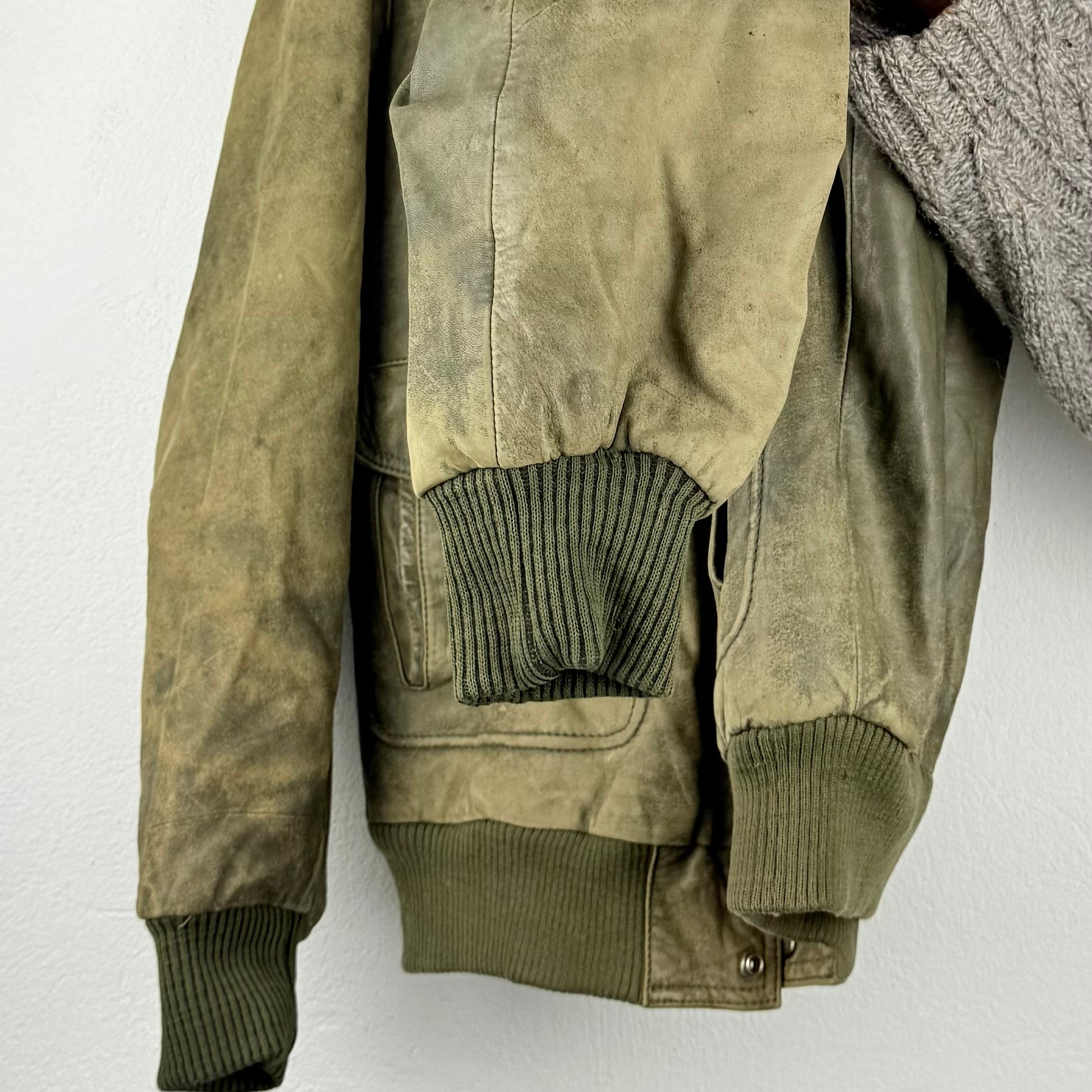Kuratierter Vintage Onlineshop nachhaltige Secondhand Kleidung online kaufen, Online Shop Vintage, Vintage Online Shop, Second Hand Online Shop, gebraucht, zweite Hand, reused, preloved, Y2K, thriftshop, thriftstore, thrifting, thrift shop, thrift store