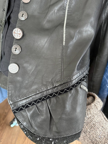 Kuratierter Vintage Onlineshop nachhaltige Secondhand Kleidung online kaufen, Online Shop Vintage, Vintage Online Shop, Second Hand Online Shop, gebraucht, zweite Hand, reused, preloved, Y2K, thriftshop, thriftstore, thrifting, thrift shop, thrift store, cool, style, leather, western