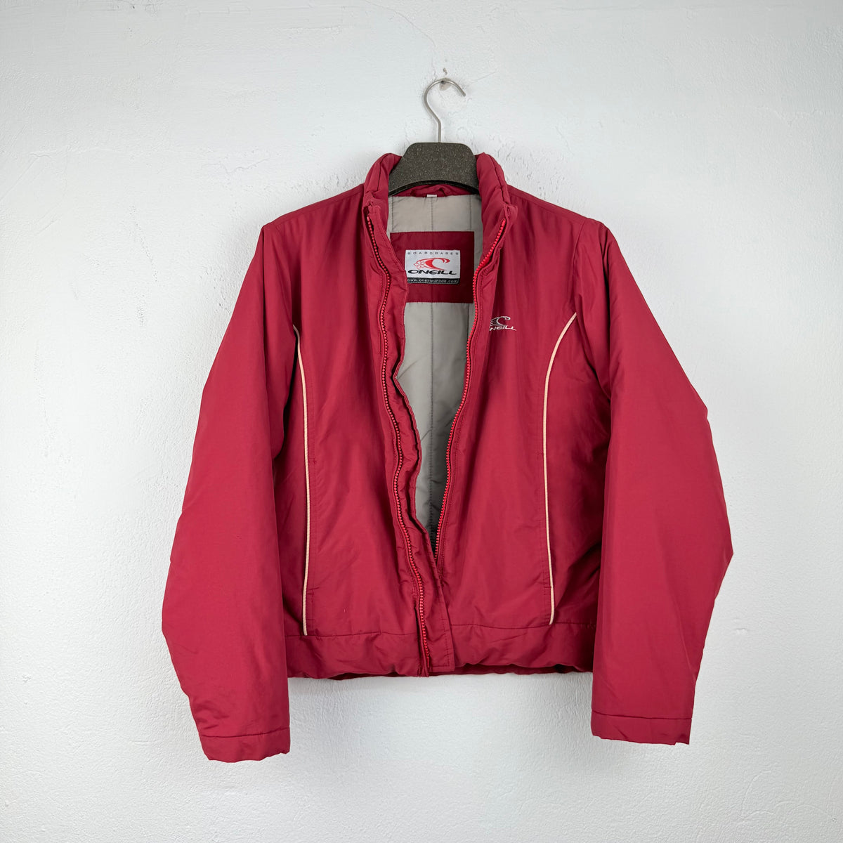 Kuratierter Vintage Onlineshop nachhaltige Secondhand Kleidung online kaufen, Online Shop Vintage, Vintage Online Shop, Second Hand Online Shop, gebraucht, zweite Hand, reused, preloved, Y2K, thriftshop, thriftstore, thrifting, thrift shop, thrift store, Boardbabes, Snowboarding, Skijacke, Retro, Sporty