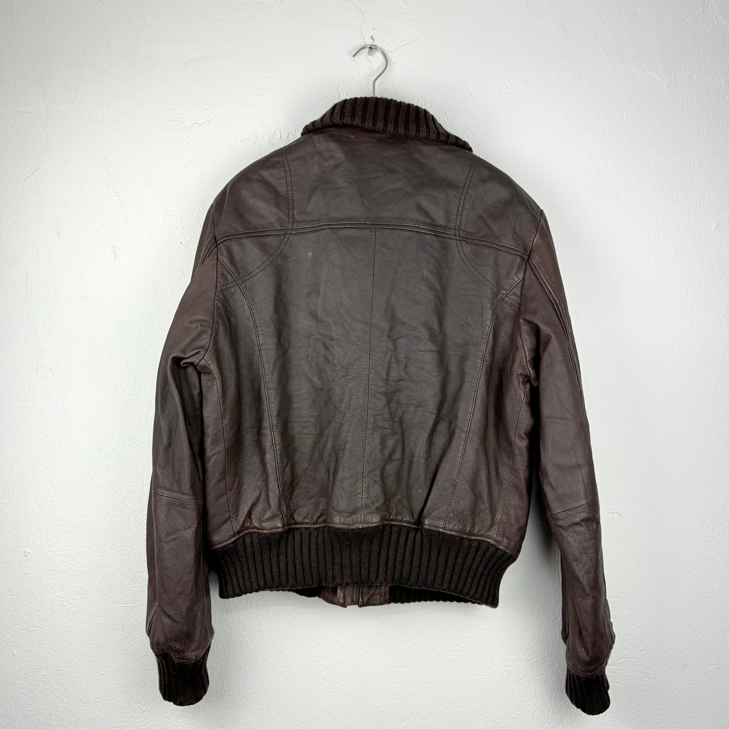 Kuratierter Vintage Onlineshop nachhaltige Secondhand Kleidung online kaufen, Online Shop Vintage, Vintage Online Shop, Second Hand Online Shop, gebraucht, zweite Hand, reused, preloved, Y2K, thriftshop, thriftstore, thrifting, thrift shop, thrift store