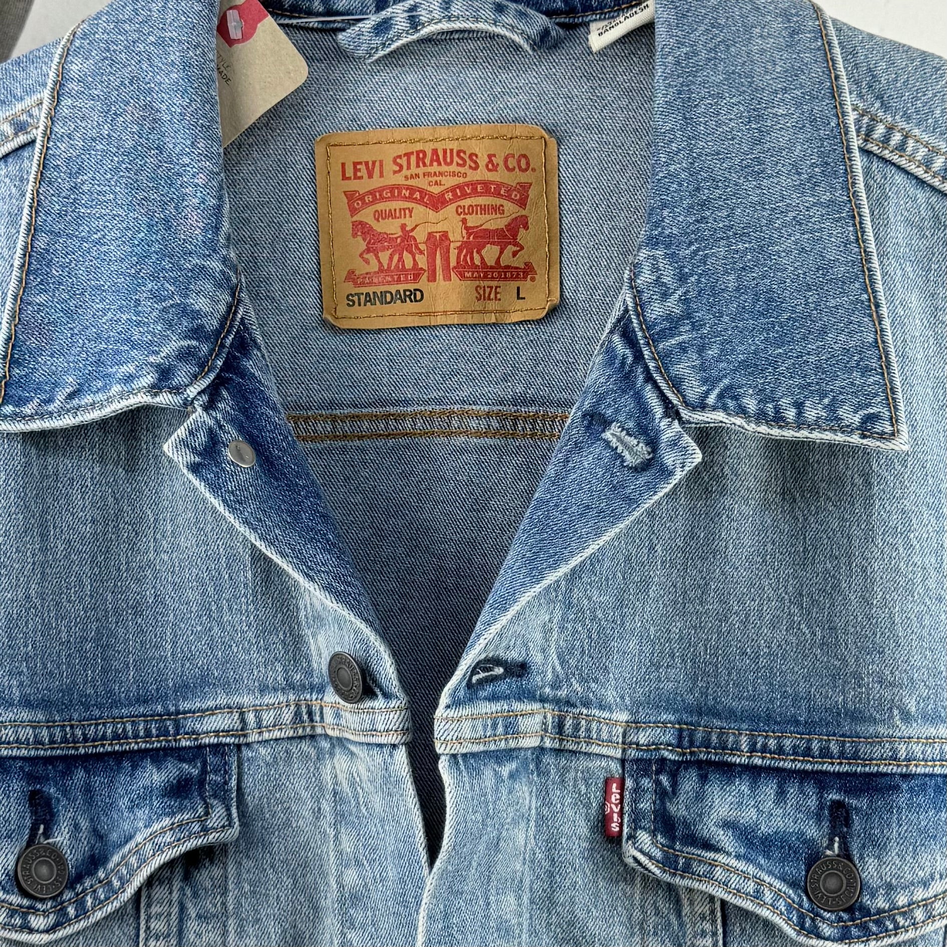 Kuratierter Vintage Onlineshop nachhaltige Secondhand Kleidung online kaufen, Online Shop Vintage, Vintage Online Shop, Second Hand Online Shop, gebraucht, zweite Hand, reused, preloved, Y2K, thriftshop, thriftstore, thrifting, thrift shop, thrift store