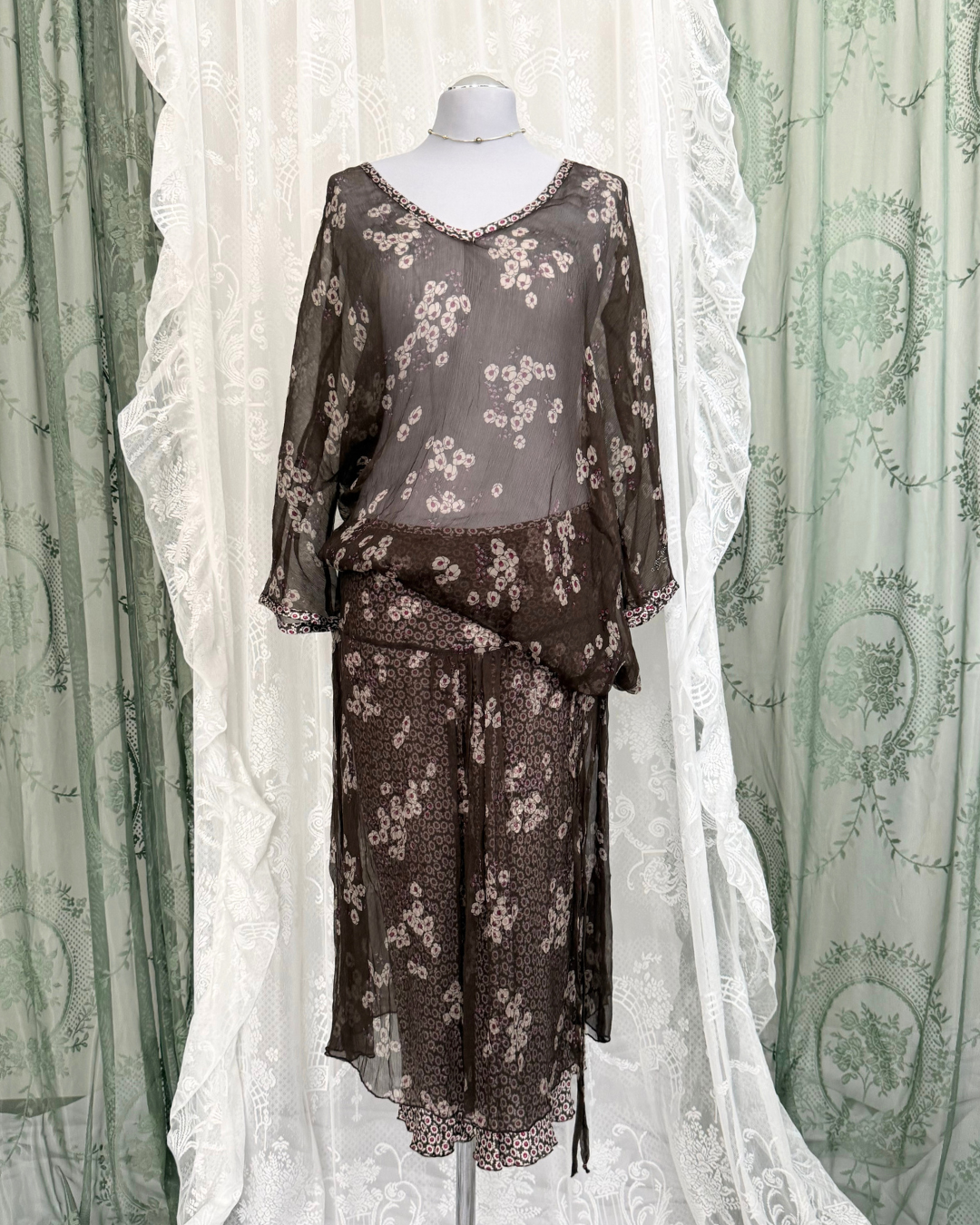 Ajay by Liu Jo Set mit Seide Rock und Bluse 90s Style whitchy whimsy flowy fließend Naturstoffe