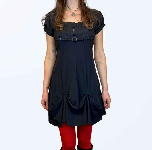Grunge Goth 90s Style Kleid asymmetrisch Nadelstreifen Knöpfe schwarz Teos Vintage Onlineshop