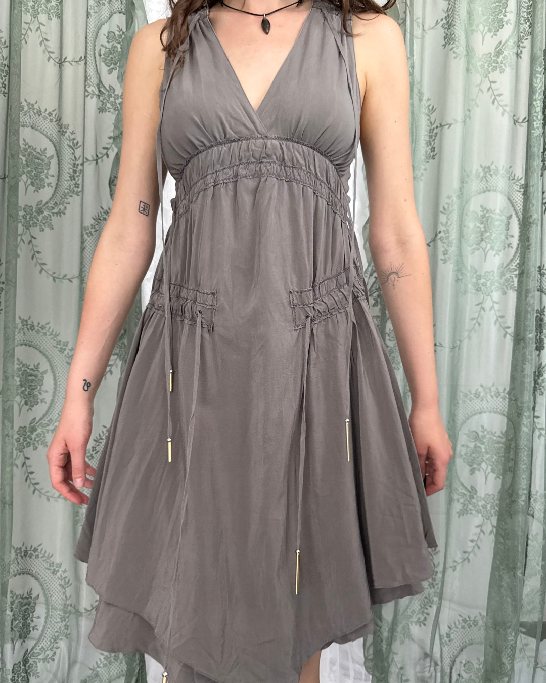 Asymmetrisches Midikleid mit Schnüren Bändern Raffung Dune Witchy Whimsy 90s Style Teos Vintage Onlineshop