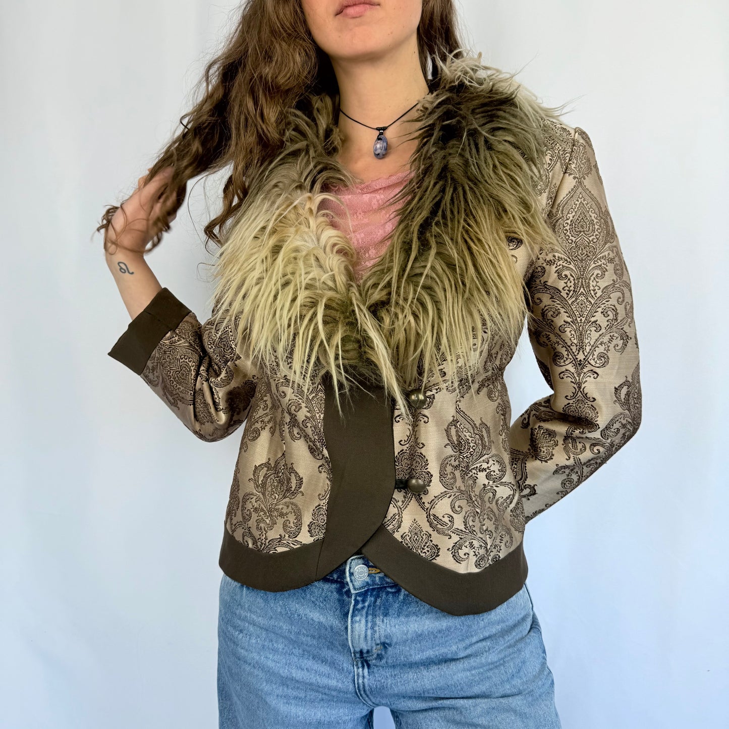 Kuratierter Vintage Onlineshop nachhaltige Secondhand Kleidung online kaufen, Online Shop Vintage, Vintage Online Shop, Second Hand Online Shop, gebraucht, zweite Hand, reused, preloved, Y2K, thriftshop, thriftstore, thrifting, thrift shop, thrift store, Y2K, Cozy, Elegant, Bratz