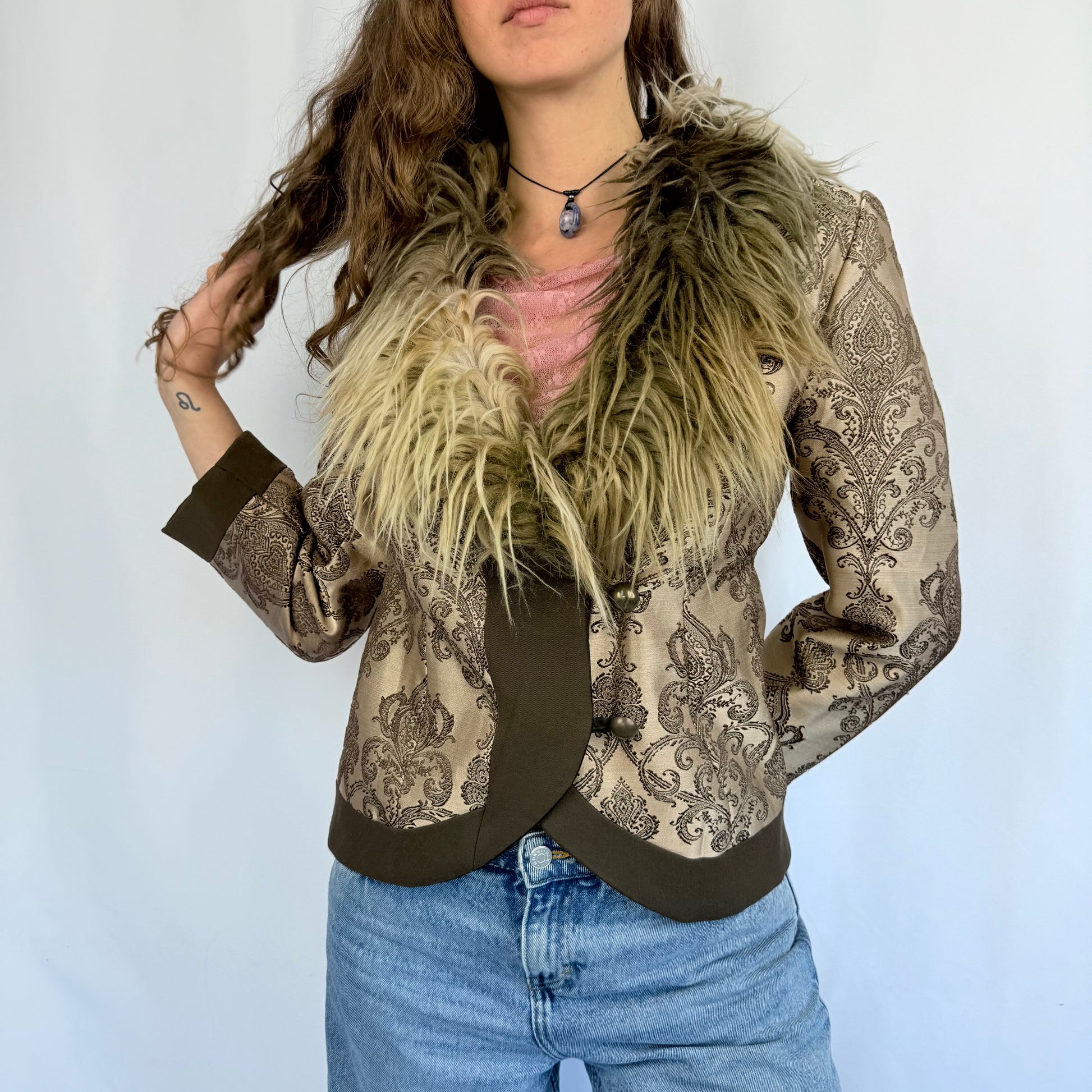 Kuratierter Vintage Onlineshop nachhaltige Secondhand Kleidung online kaufen, Online Shop Vintage, Vintage Online Shop, Second Hand Online Shop, gebraucht, zweite Hand, reused, preloved, Y2K, thriftshop, thriftstore, thrifting, thrift shop, thrift store, Y2K, Cozy, Elegant, Bratz