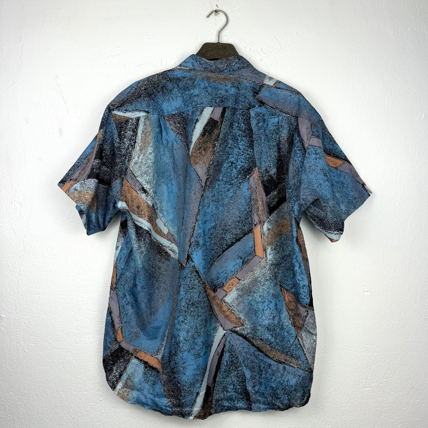 Kuratierter Vintage Onlineshop nachhaltige Secondhand Kleidung online kaufen, Online Shop Vintage, Vintage Online Shop, Second Hand Online Shop, gebraucht, zweite Hand, reused, preloved, Y2K, thriftshop, thriftstore, thrifting, thrift shop, thrift store