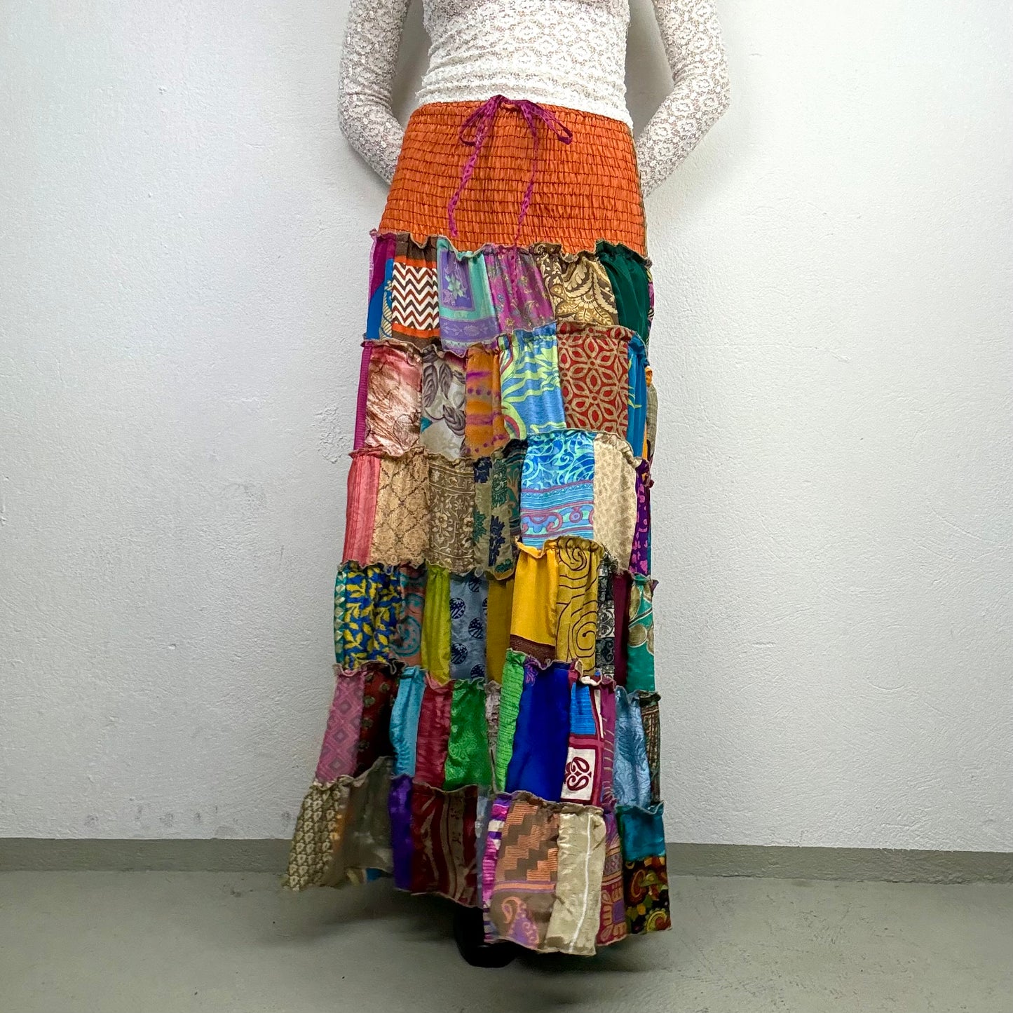 Kuratierter Vintage Onlineshop nachhaltige Secondhand Kleidung online kaufen, Online Shop Vintage, Vintage Online Shop, Second Hand Online Shop, gebraucht, zweite Hand, reused, preloved, Y2K, thriftshop, thriftstore, thrifting, thrift shop, thrift store