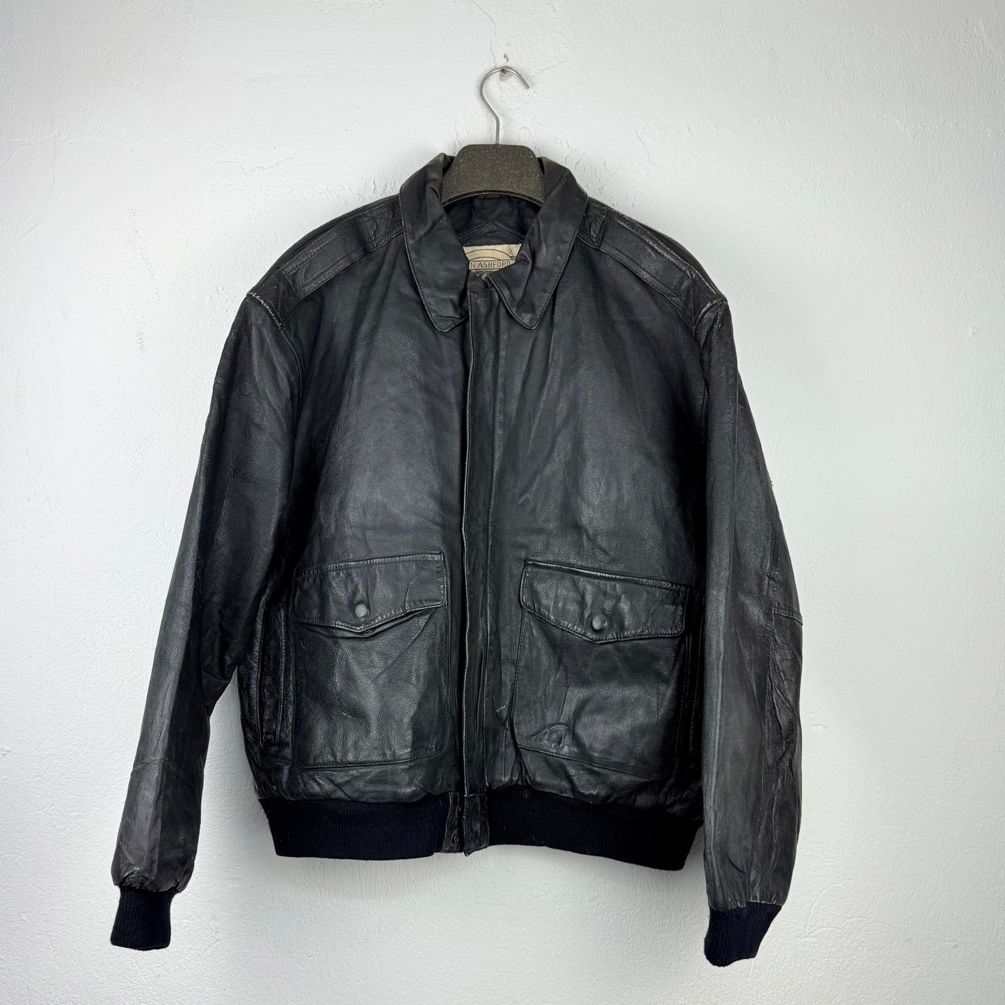 Kuratierter Vintage Onlineshop nachhaltige Secondhand Kleidung online kaufen, Online Shop Vintage, Vintage Online Shop, Second Hand Online Shop, gebraucht, zweite Hand, reused, preloved, Y2K, thriftshop, thriftstore, thrifting, thrift shop, thrift store