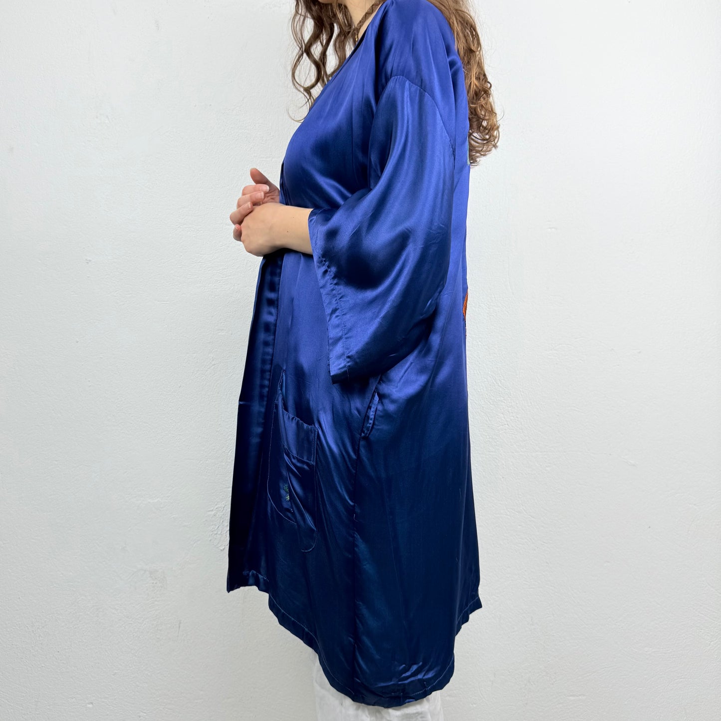 Kuratierter Vintage Onlineshop nachhaltige Secondhand Kleidung online kaufen, Online Shop Vintage, Vintage Online Shop, Second Hand Online Shop, gebraucht, zweite Hand, reused, preloved, Y2K, thriftshop, thriftstore, thrifting, thrift shop, thrift store, Kimono, Seide, Elegant, Traditional