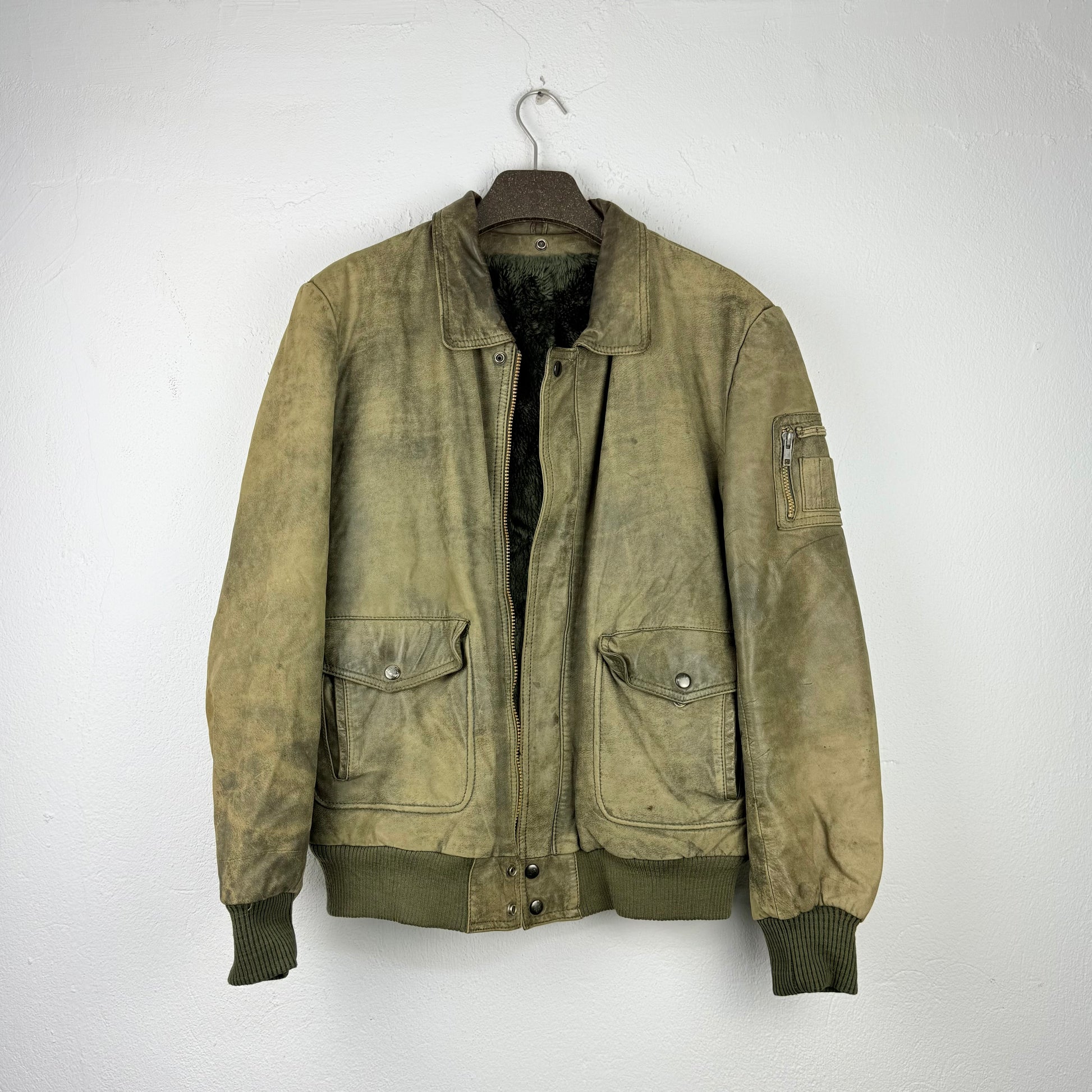 Kuratierter Vintage Onlineshop nachhaltige Secondhand Kleidung online kaufen, Online Shop Vintage, Vintage Online Shop, Second Hand Online Shop, gebraucht, zweite Hand, reused, preloved, Y2K, thriftshop, thriftstore, thrifting, thrift shop, thrift store
