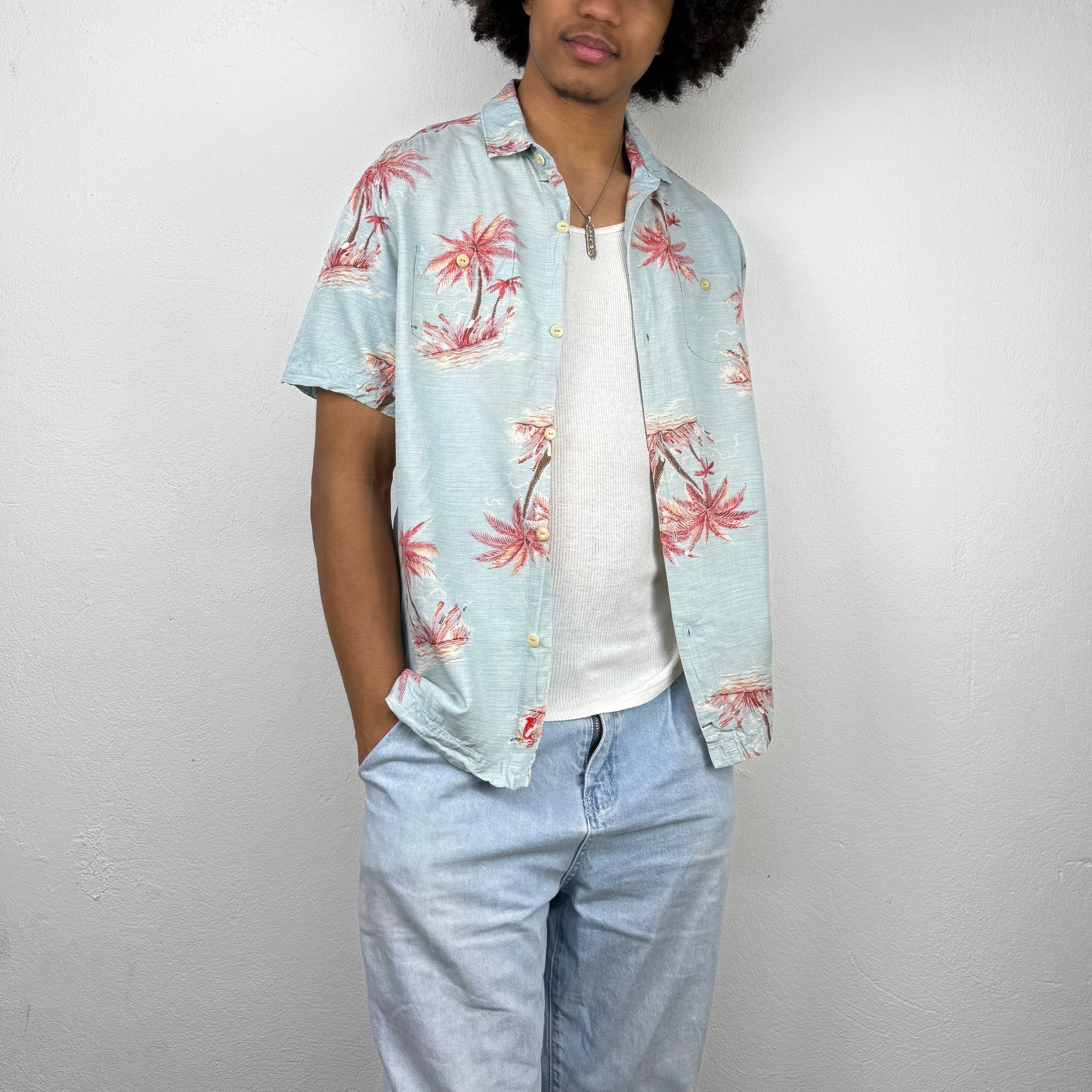 Kuratierter Vintage Onlineshop nachhaltige Secondhand Kleidung online kaufen, Online Shop Vintage, Vintage Online Shop, Second Hand Online Shop, gebraucht, zweite Hand, reused, preloved, Y2K, thriftshop, thriftstore, thrifting, thrift shop, thrift store