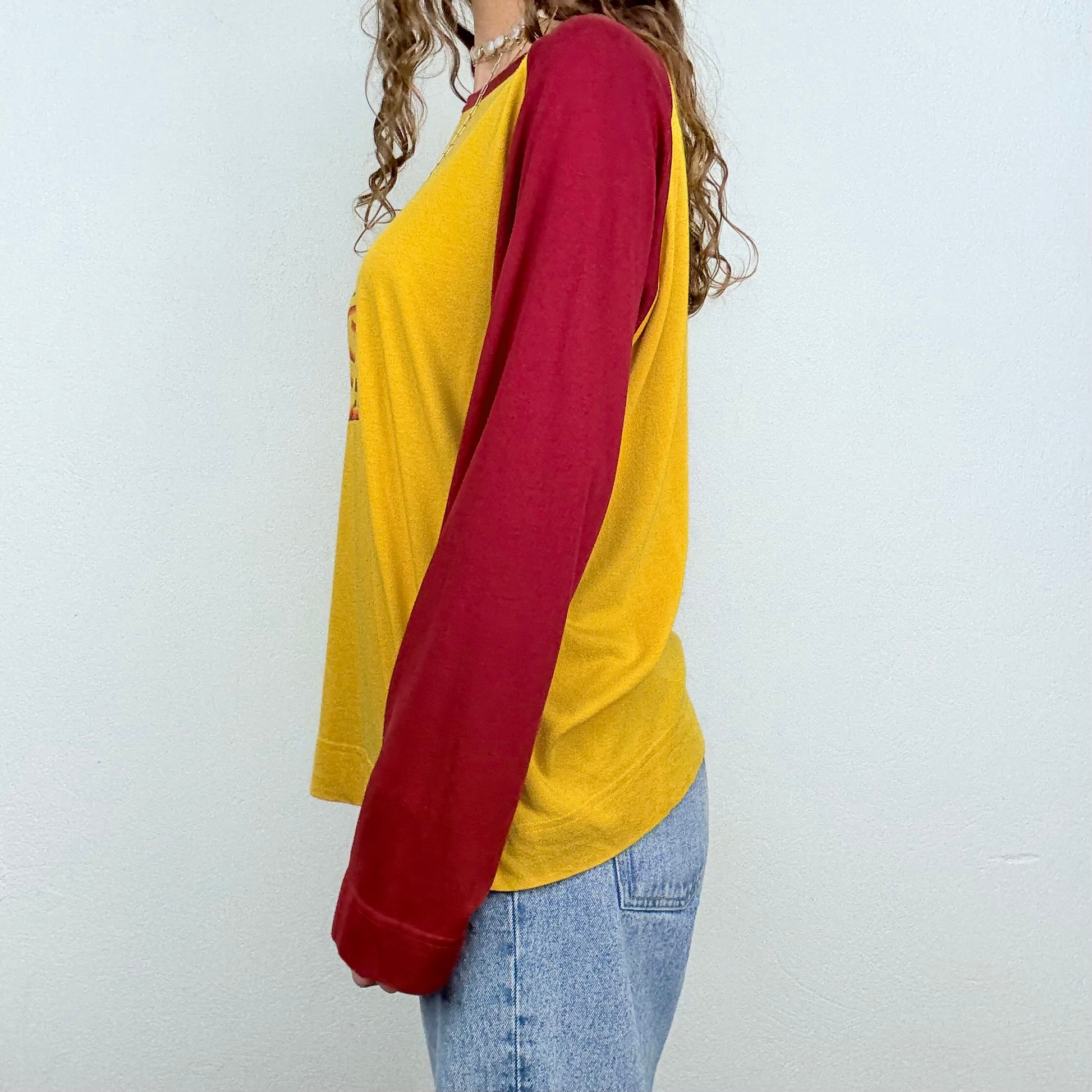 Kuratierter Vintage Onlineshop nachhaltige Secondhand Kleidung online kaufen, Online Shop Vintage, Vintage Online Shop, Second Hand Online Shop, gebraucht, zweite Hand, reused, preloved, Y2K, thriftshop, thriftstore, thrifting, thrift shop, thrift store, Retro, Sport, Ringer