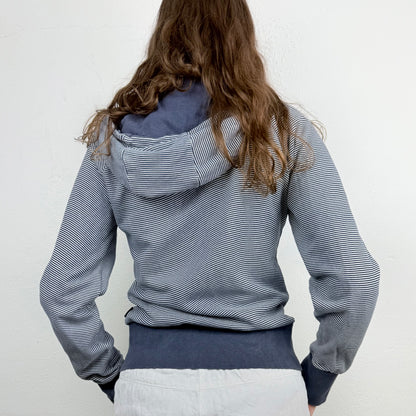 Kuratierter Vintage Onlineshop nachhaltige Secondhand Kleidung online kaufen, Online Shop Vintage, Vintage Online Shop, Second Hand Online Shop, gebraucht, zweite Hand, reused, preloved, Y2K, thriftshop, thriftstore, thrifting, thrift shop, thrift store, Y2K, Staple Piece, Comfy