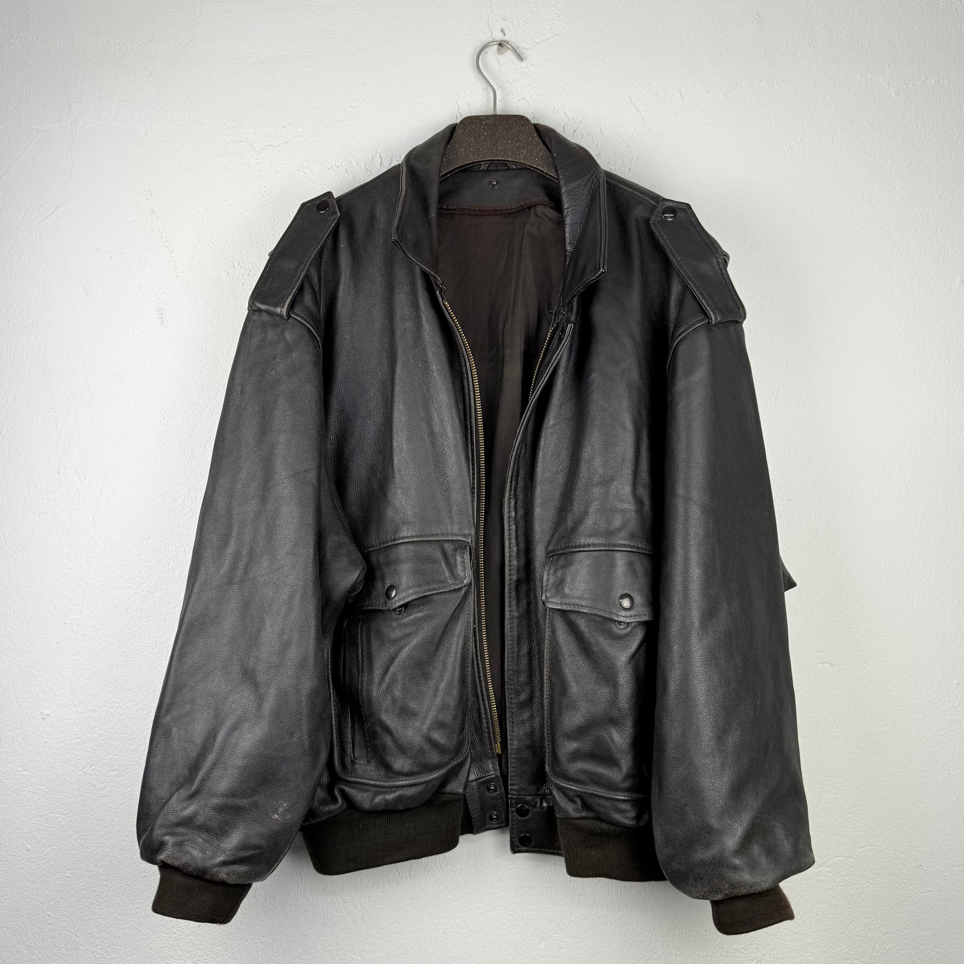Kuratierter Vintage Onlineshop nachhaltige Secondhand Kleidung online kaufen, Online Shop Vintage, Vintage Online Shop, Second Hand Online Shop, gebraucht, zweite Hand, reused, preloved, Y2K, thriftshop, thriftstore, thrifting, thrift shop, thrift store