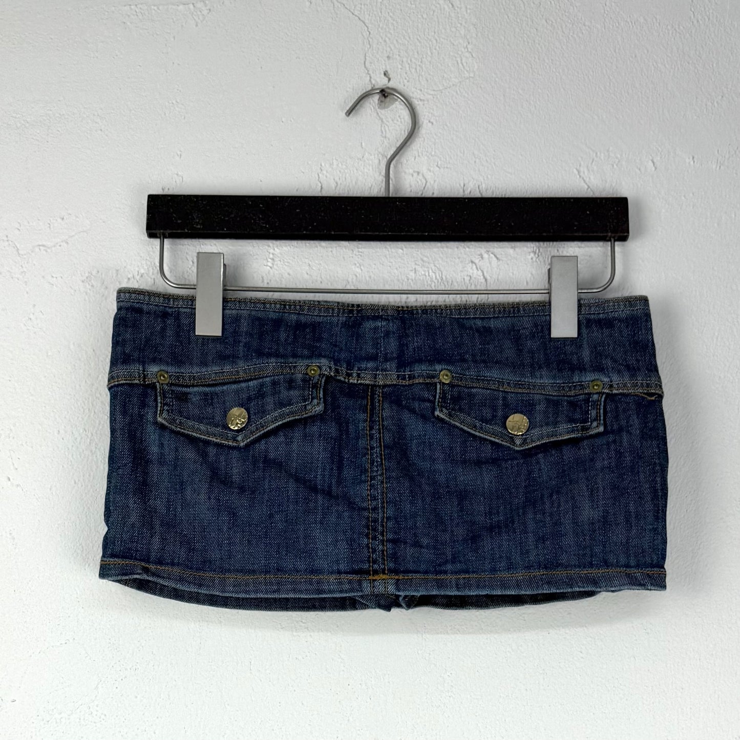 Kuratierter Vintage Onlineshop nachhaltige Secondhand Kleidung online kaufen, Online Shop Vintage, Vintage Online Shop, Second Hand Online Shop, gebraucht, zweite Hand, reused, preloved, Y2K, thriftshop, thriftstore, thrifting, thrift shop, thrift store