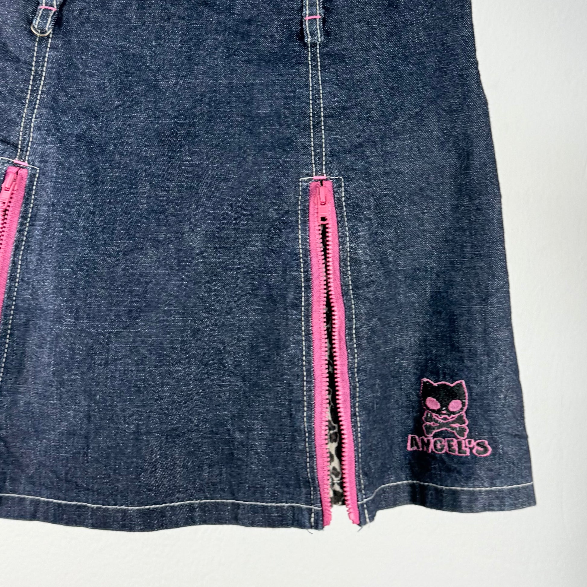 Kuratierter Vintage Onlineshop nachhaltige Secondhand Kleidung online kaufen, Online Shop Vintage, Vintage Online Shop, Second Hand Online Shop, gebraucht, zweite Hand, reused, preloved, Y2K, thriftshop, thriftstore, thrifting, thrift shop, thrift store