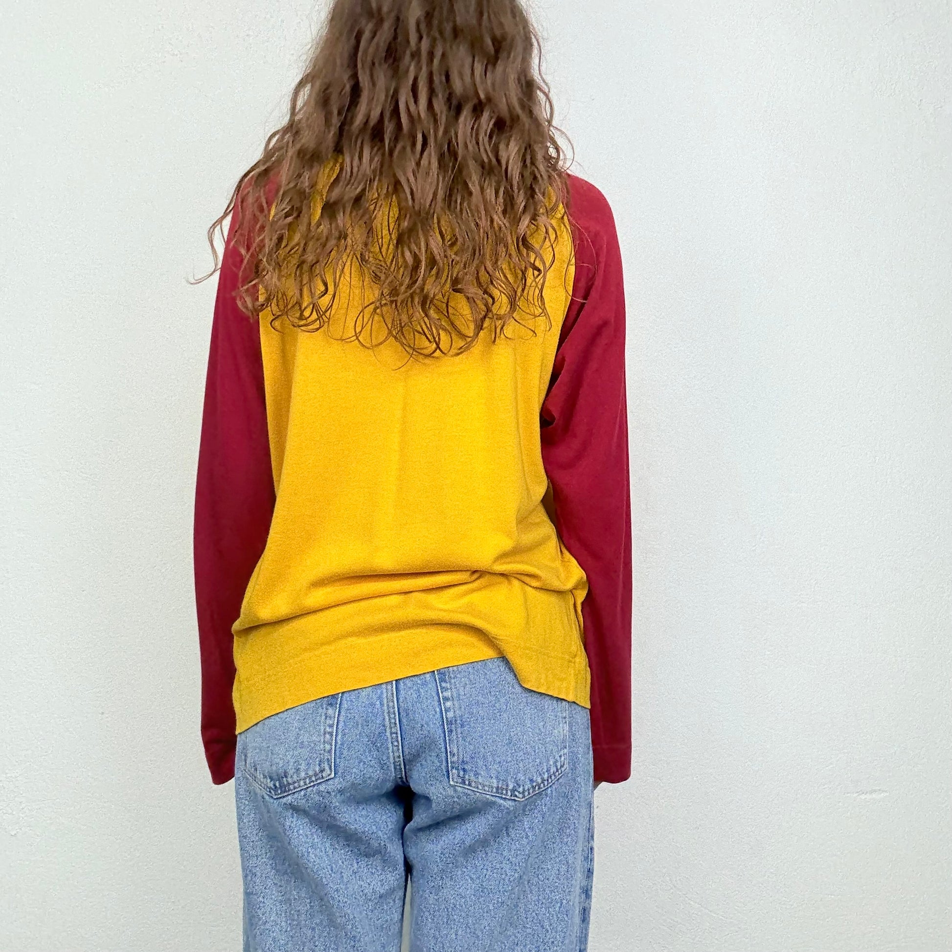 Kuratierter Vintage Onlineshop nachhaltige Secondhand Kleidung online kaufen, Online Shop Vintage, Vintage Online Shop, Second Hand Online Shop, gebraucht, zweite Hand, reused, preloved, Y2K, thriftshop, thriftstore, thrifting, thrift shop, thrift store, Retro, Sport, Ringer