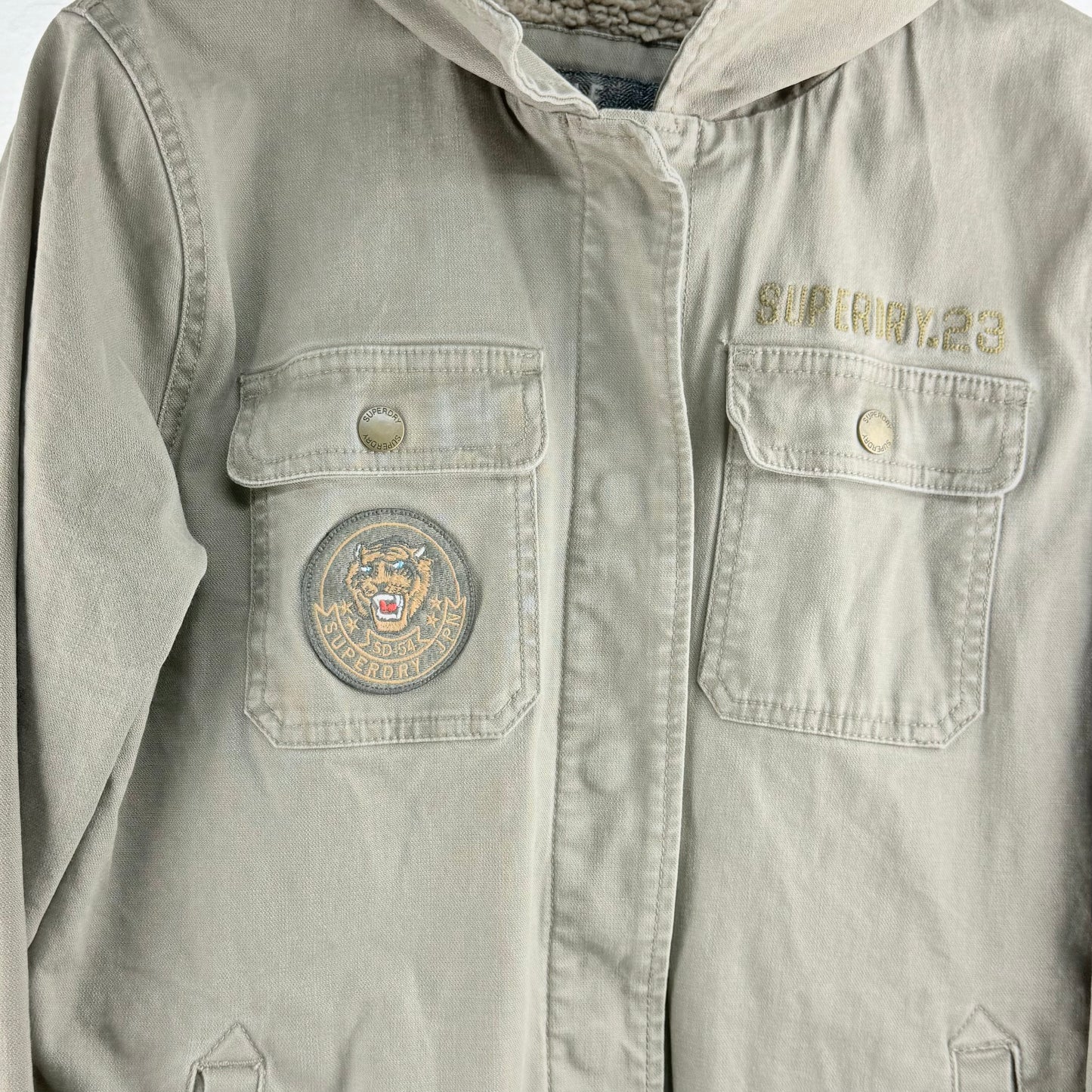 Kuratierter Vintage Onlineshop nachhaltige Secondhand Kleidung online kaufen, Online Shop Vintage, Vintage Online Shop, Second Hand Online Shop, gebraucht, zweite Hand, reused, preloved, Y2K, thriftshop, thriftstore, thrifting, thrift shop, thrift store, Embroidery, Tiger, Jacket, Festival