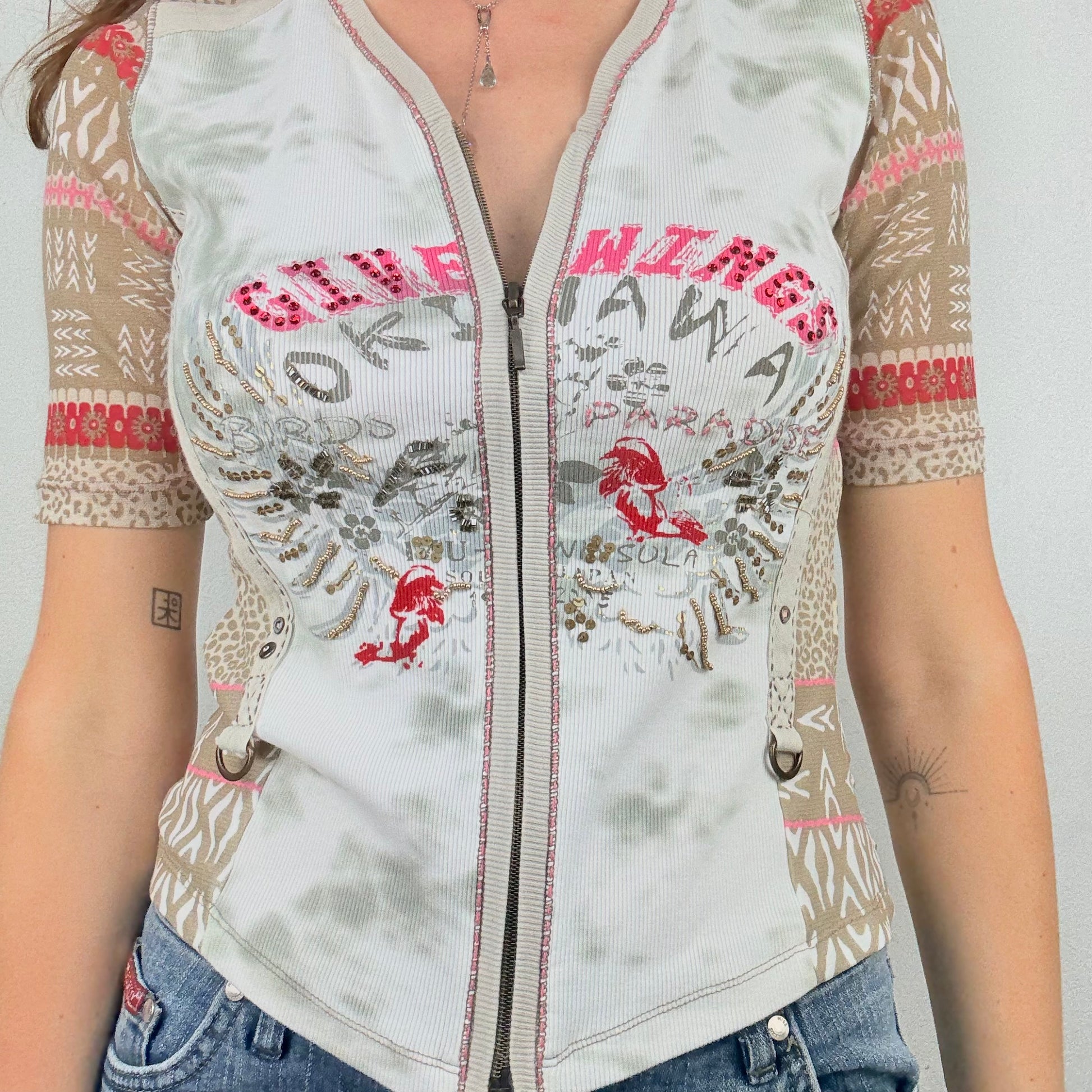 Kuratierter Vintage Onlineshop nachhaltige Secondhand Kleidung online kaufen, Online Shop Vintage, Vintage Online Shop, Second Hand Online Shop, gebraucht, zweite Hand, reused, preloved, Y2K, thriftshop, thriftstore, thrifting, thrift shop, thrift store, Bratz, 00s, Grunge