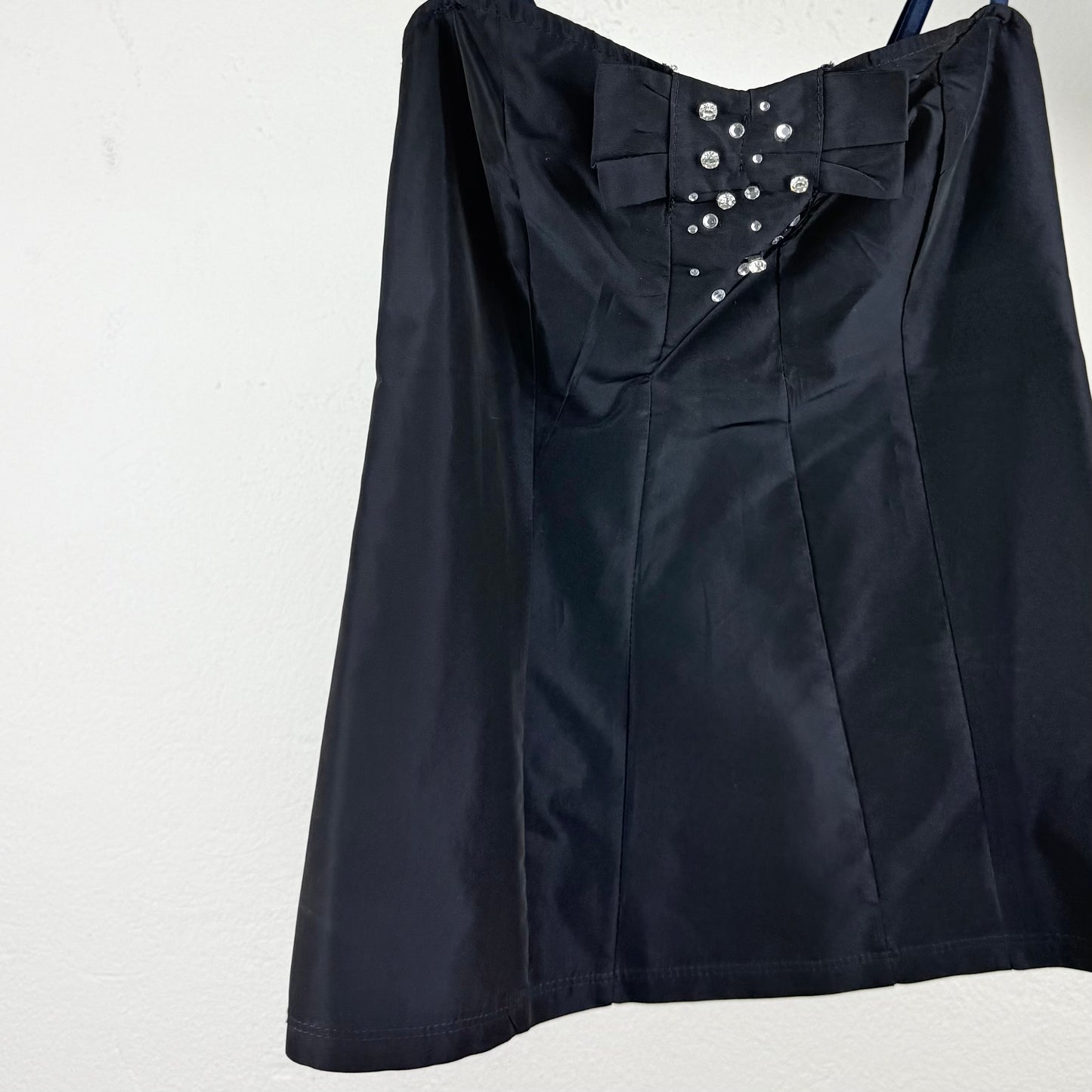 Kuratierter Vintage Onlineshop nachhaltige Secondhand Kleidung online kaufen, Online Shop Vintage, Vintage Online Shop, Second Hand Online Shop, gebraucht, zweite Hand, reused, preloved, Y2K, thriftshop, thriftstore, thrifting, thrift shop, thrift store