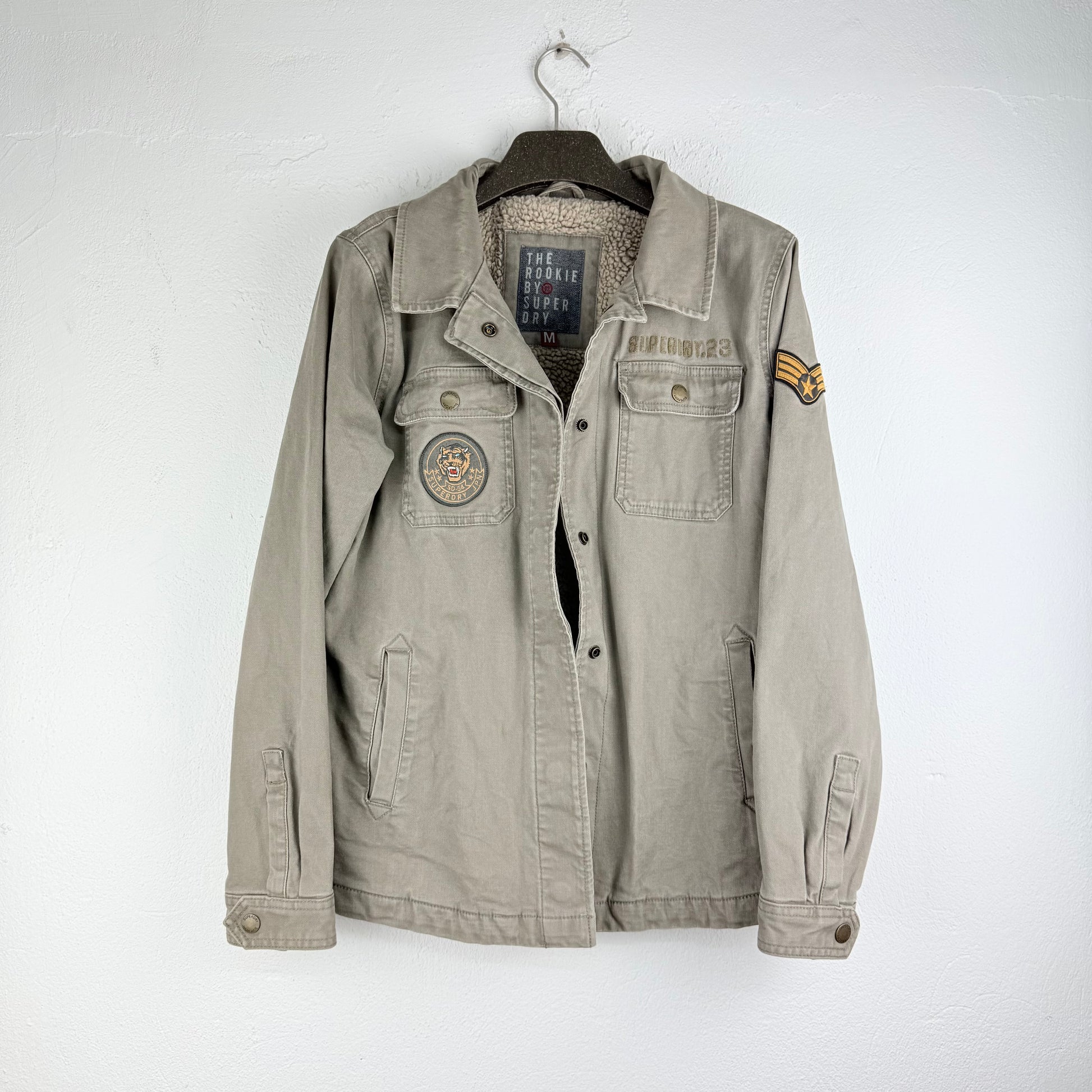 Kuratierter Vintage Onlineshop nachhaltige Secondhand Kleidung online kaufen, Online Shop Vintage, Vintage Online Shop, Second Hand Online Shop, gebraucht, zweite Hand, reused, preloved, Y2K, thriftshop, thriftstore, thrifting, thrift shop, thrift store, Embroidery, Tiger, Jacket, Festival