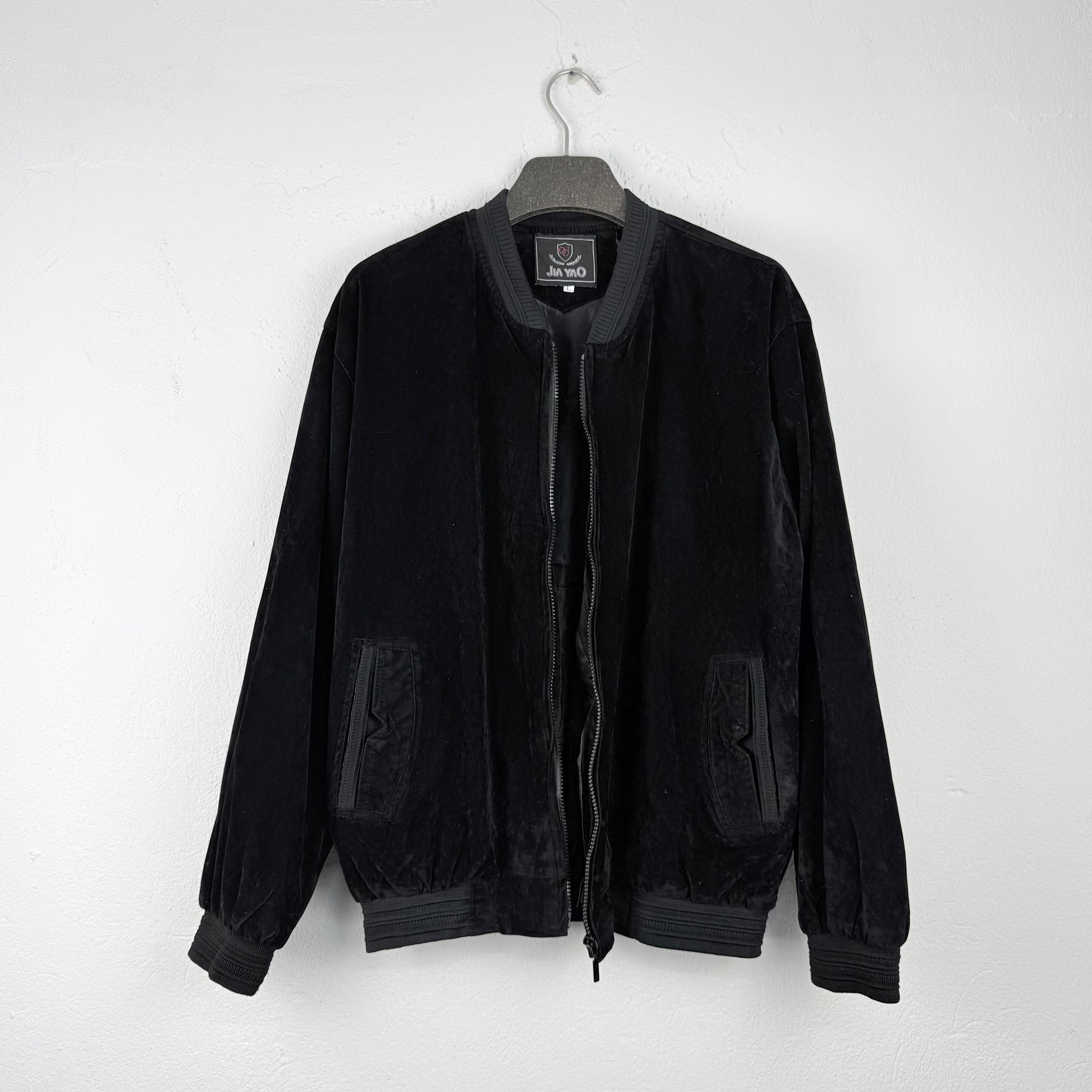 Kuratierter Vintage Onlineshop nachhaltige Secondhand Kleidung online kaufen, Online Shop Vintage, Vintage Online Shop, Second Hand Online Shop, gebraucht, zweite Hand, reused, preloved, Y2K, thriftshop, thriftstore, thrifting, thrift shop, thrift store