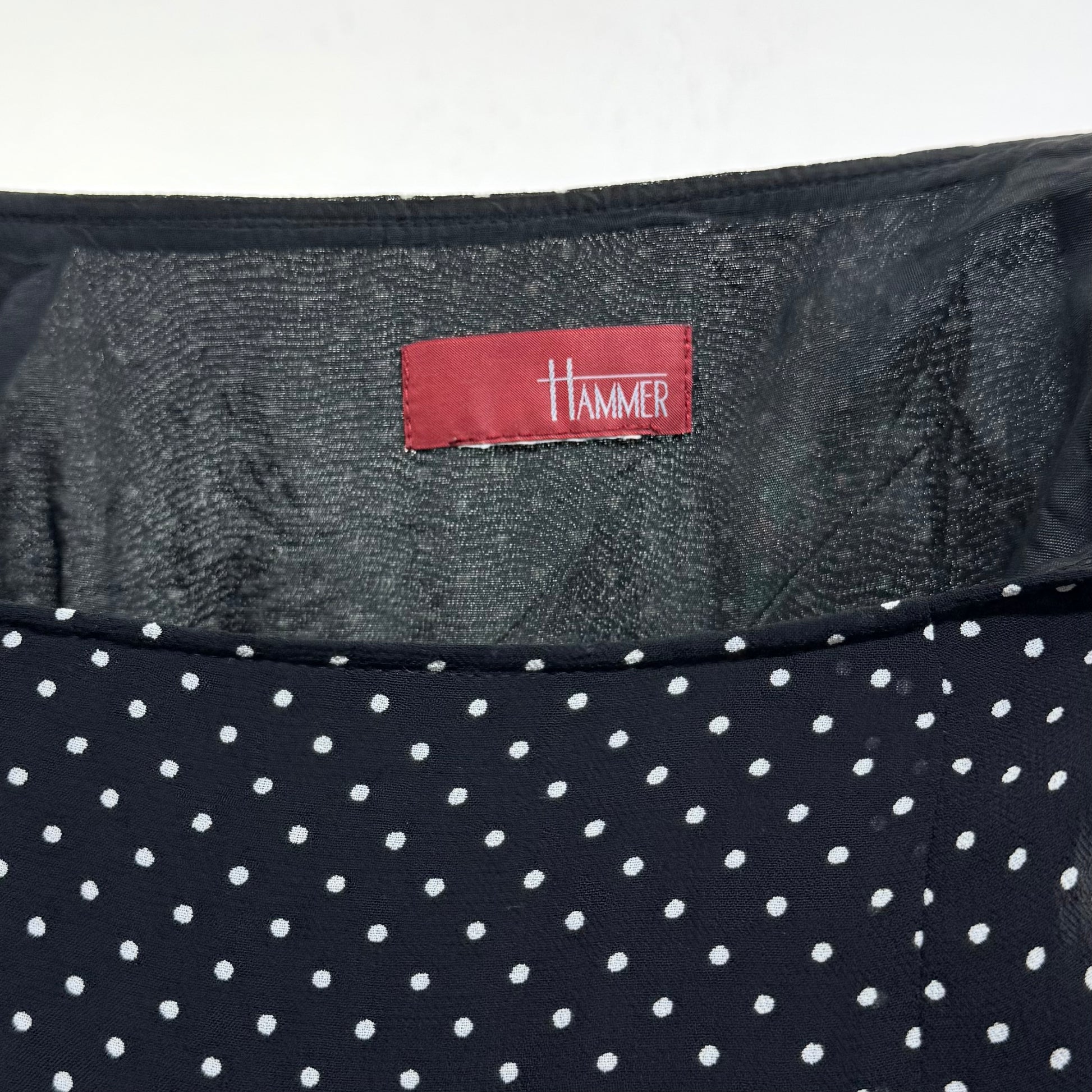 Kuratierter Vintage Onlineshop nachhaltige Secondhand Kleidung online kaufen, Online Shop Vintage, Vintage Online Shop, Second Hand Online Shop, gebraucht, zweite Hand, reused, preloved, Y2K, thriftshop, thriftstore, thrifting, thrift shop, thrift store