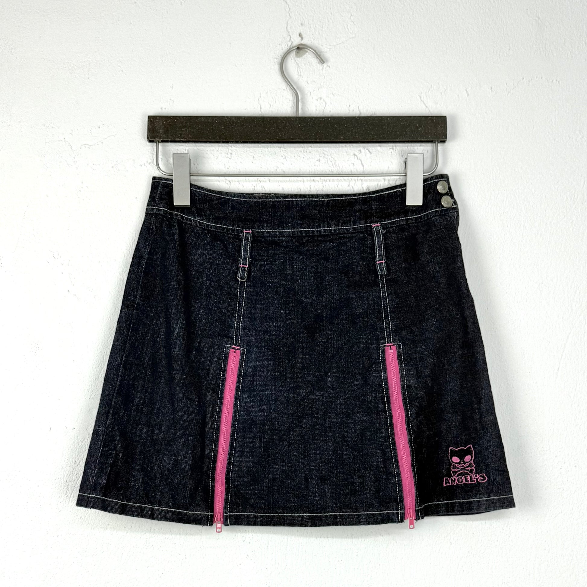 Kuratierter Vintage Onlineshop nachhaltige Secondhand Kleidung online kaufen, Online Shop Vintage, Vintage Online Shop, Second Hand Online Shop, gebraucht, zweite Hand, reused, preloved, Y2K, thriftshop, thriftstore, thrifting, thrift shop, thrift store